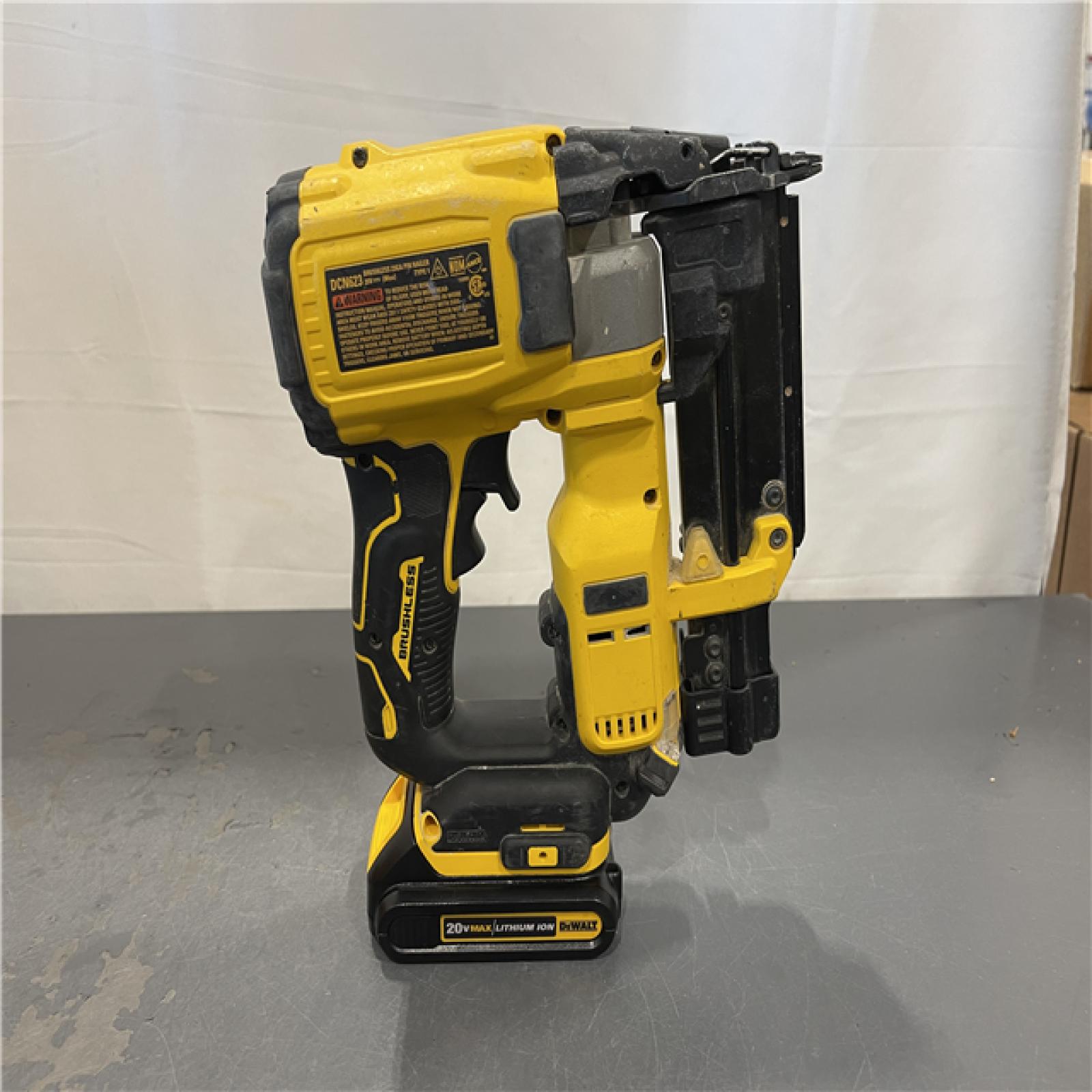 AS-IS - DeWalt ATOMIC 20V MAX Lithium Ion Cordless 23 Gauge Pin Nailer Kit