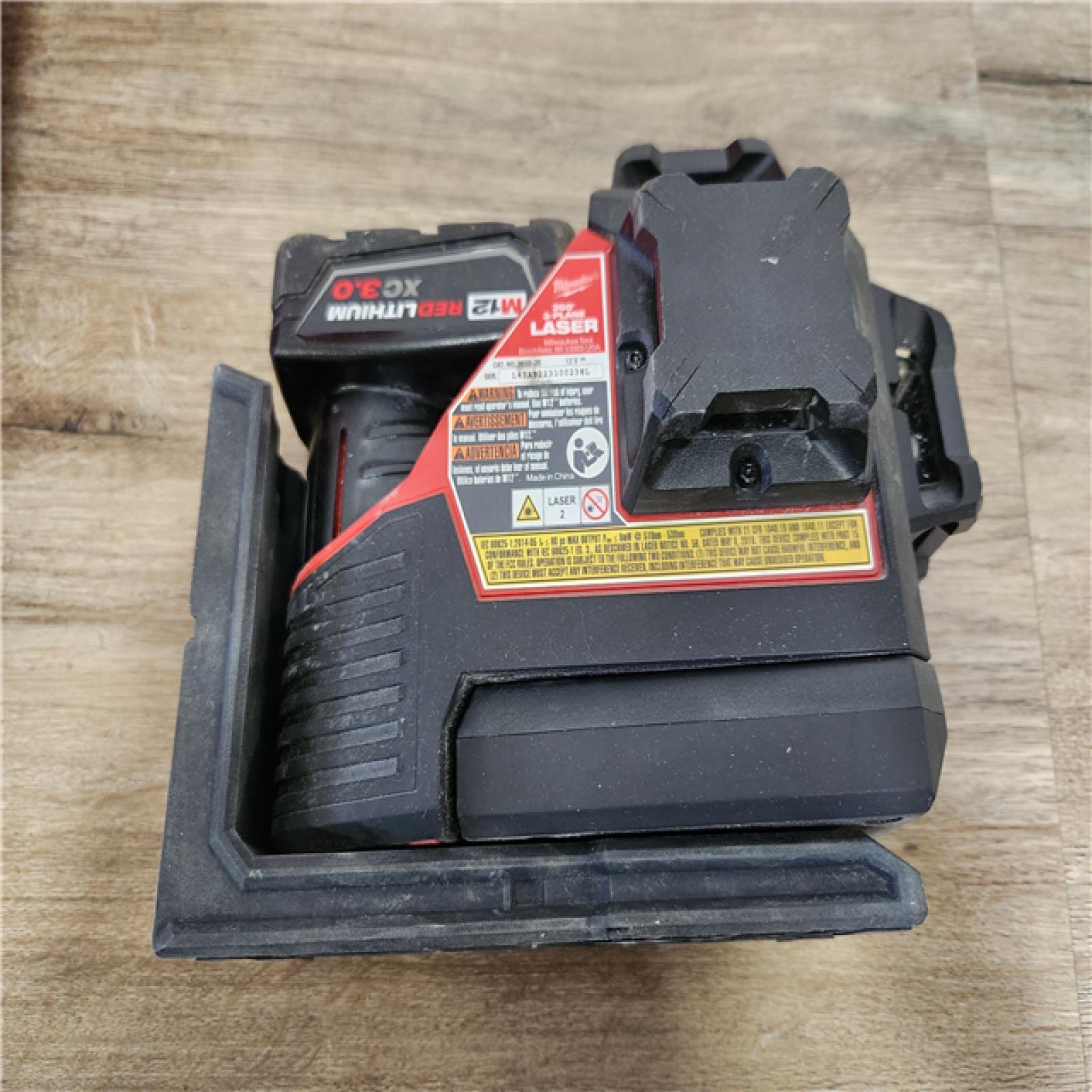 Phoenix Location LIKE NEW Milwaukee M12 12-Volt Lithium-Ion Cordless Green 250 ft. 3-Plane Laser Level Kit with One 4.0 Ah Battery, Charger and Case
