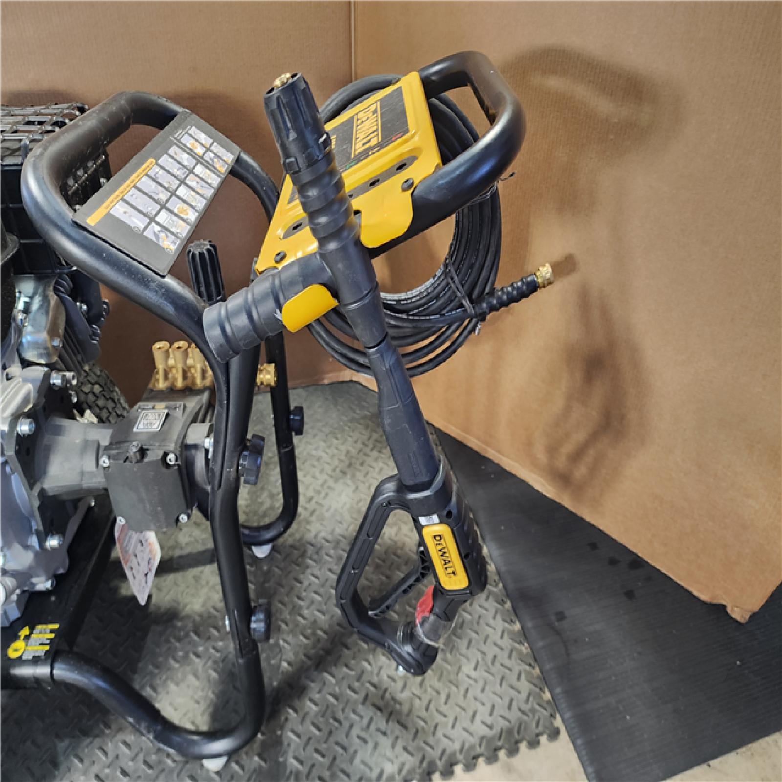 HOUSTON LOCATION - AS-IS DEWALT 4400 PSI 4.0 GPM Gas Cold Water Pressure Washer with 420cc Engine