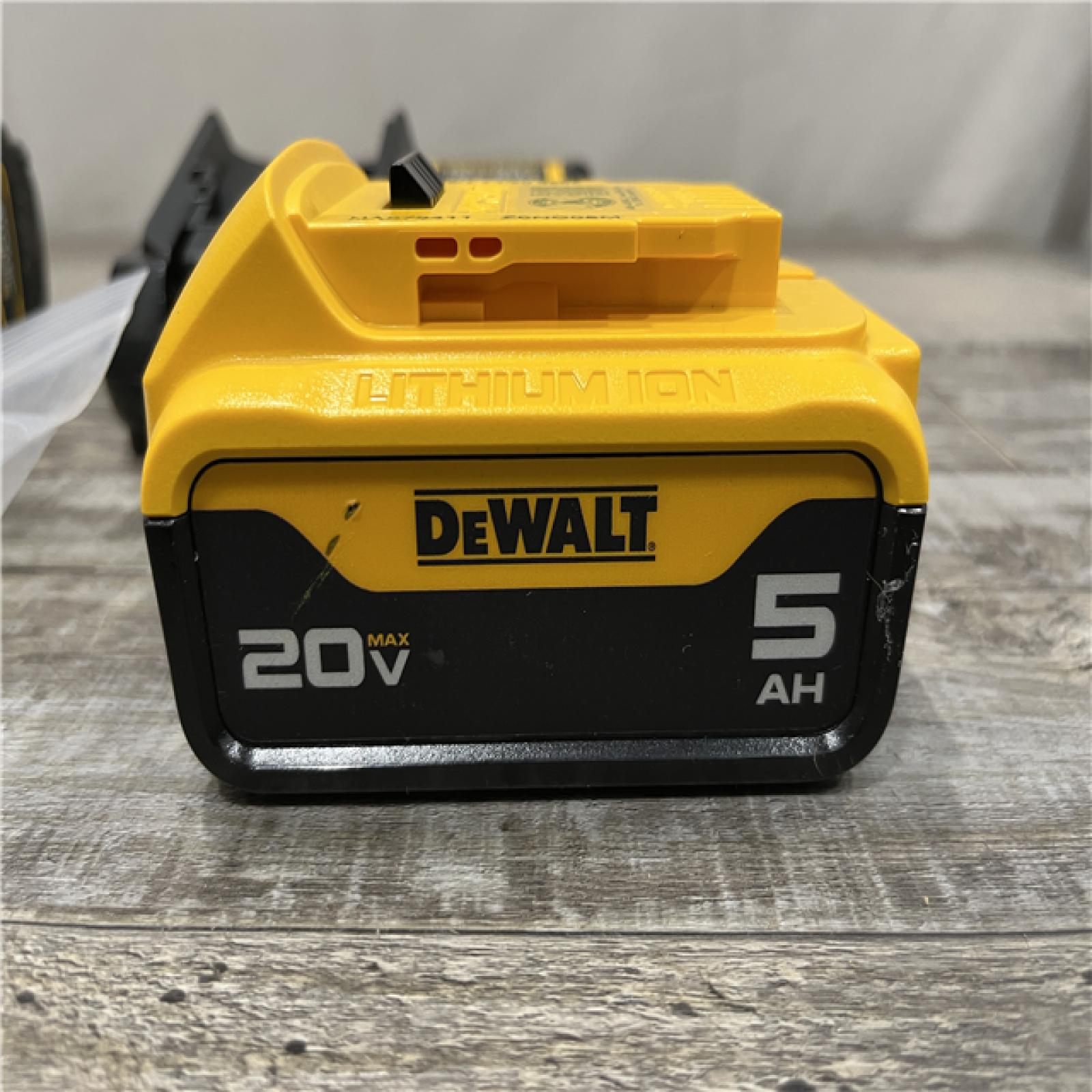 AS-IS DEWALT ATOMIC 20V MAX Lithium-Ion Cordless 1/4 in. Brushless Impact Driver Kit
