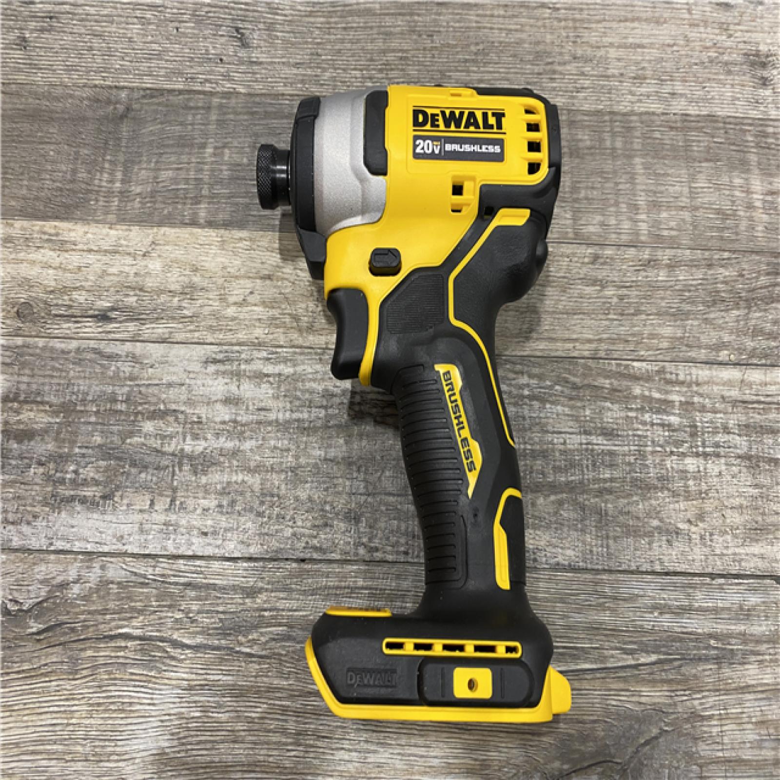 LIKE NEW - DEWALT Atomic 20V Max Lithium-Ion Brushless Cordless Compact 1/4 in. Impact Driver Kit