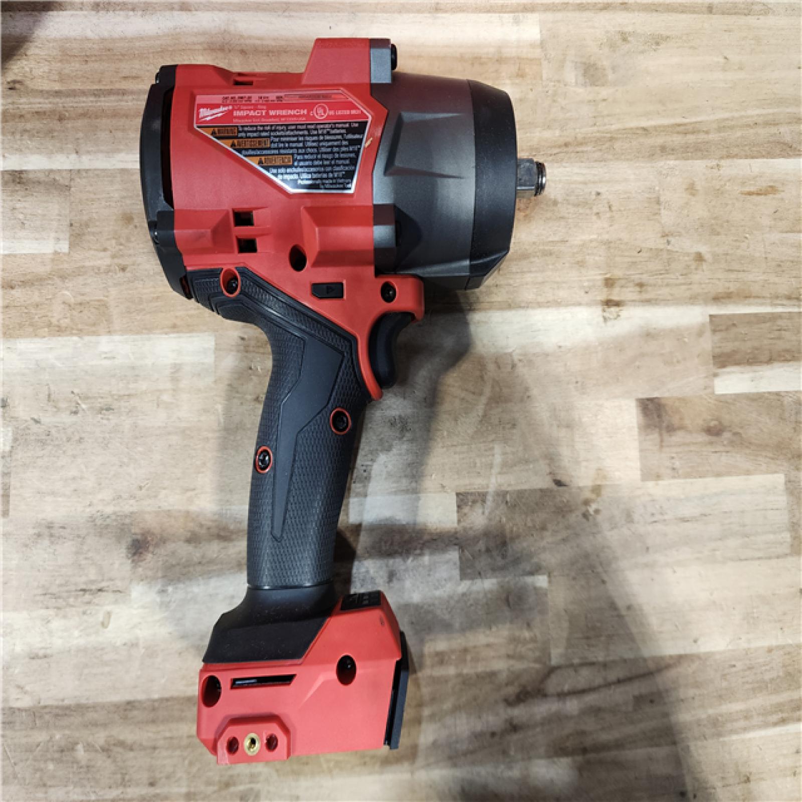 HOUSTON LOCATION - AS-IS (APPEARS LIKE NEW) Milwaukee FUEL 18V Lithium-Ion Brushless Cordless 1/2 in. Impact Wrench w/Friction Ring Kit