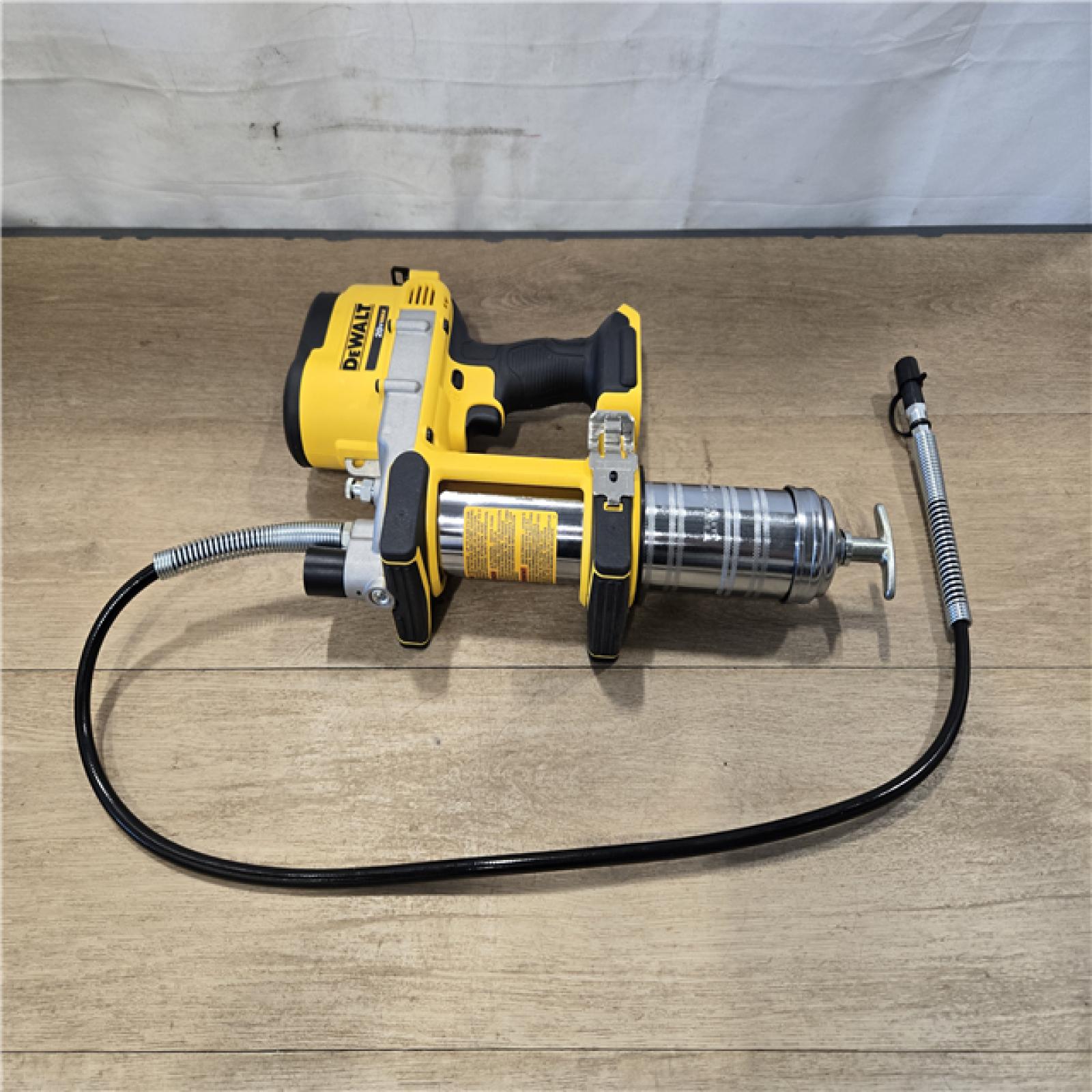 AS-IS DEWALT 20V MAX Cordless 10 000 PSI Variable Speed Grease Gun Kit