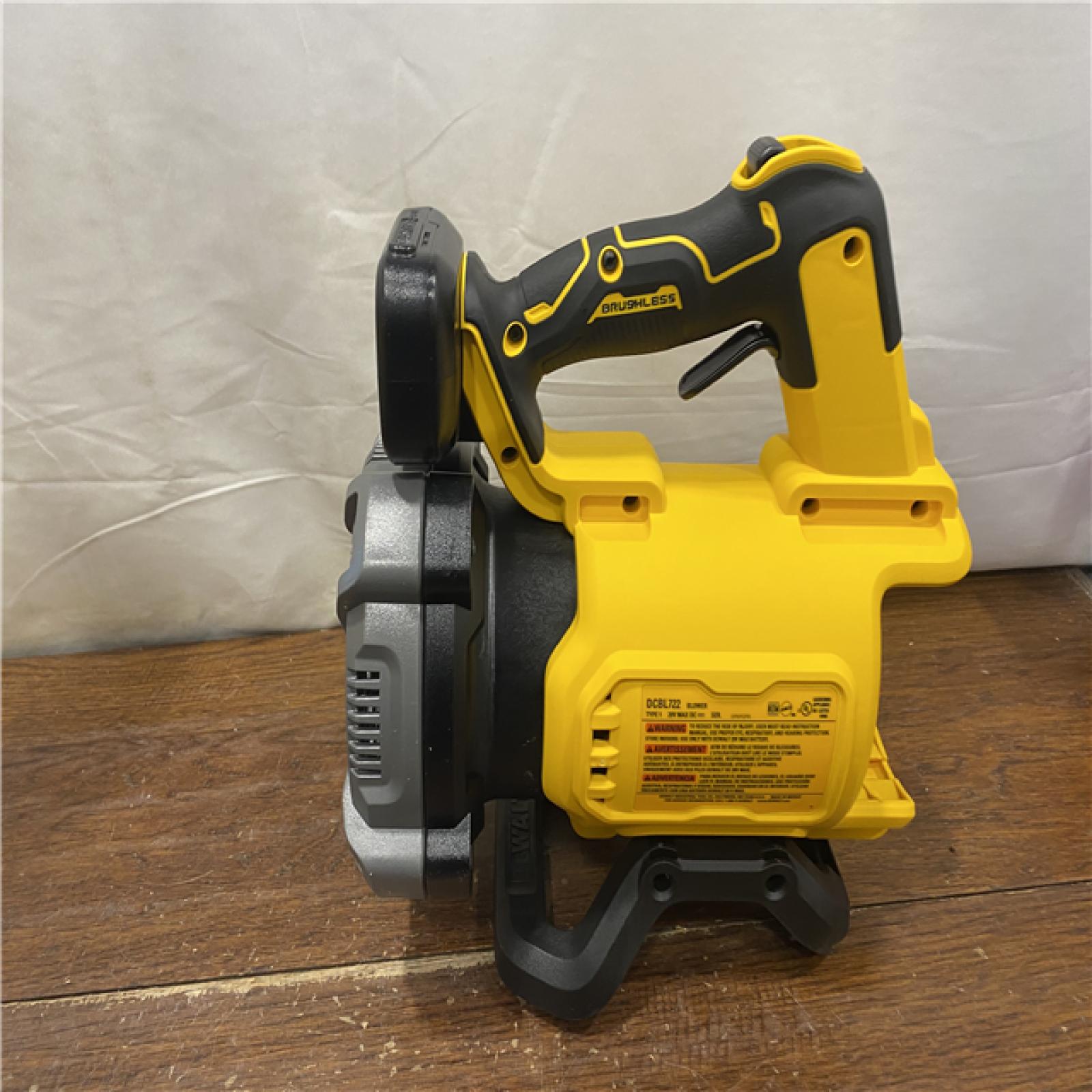 AS-ISDEWALT 20V MAX* XR Brushless Cordless Handheld Blower Kit