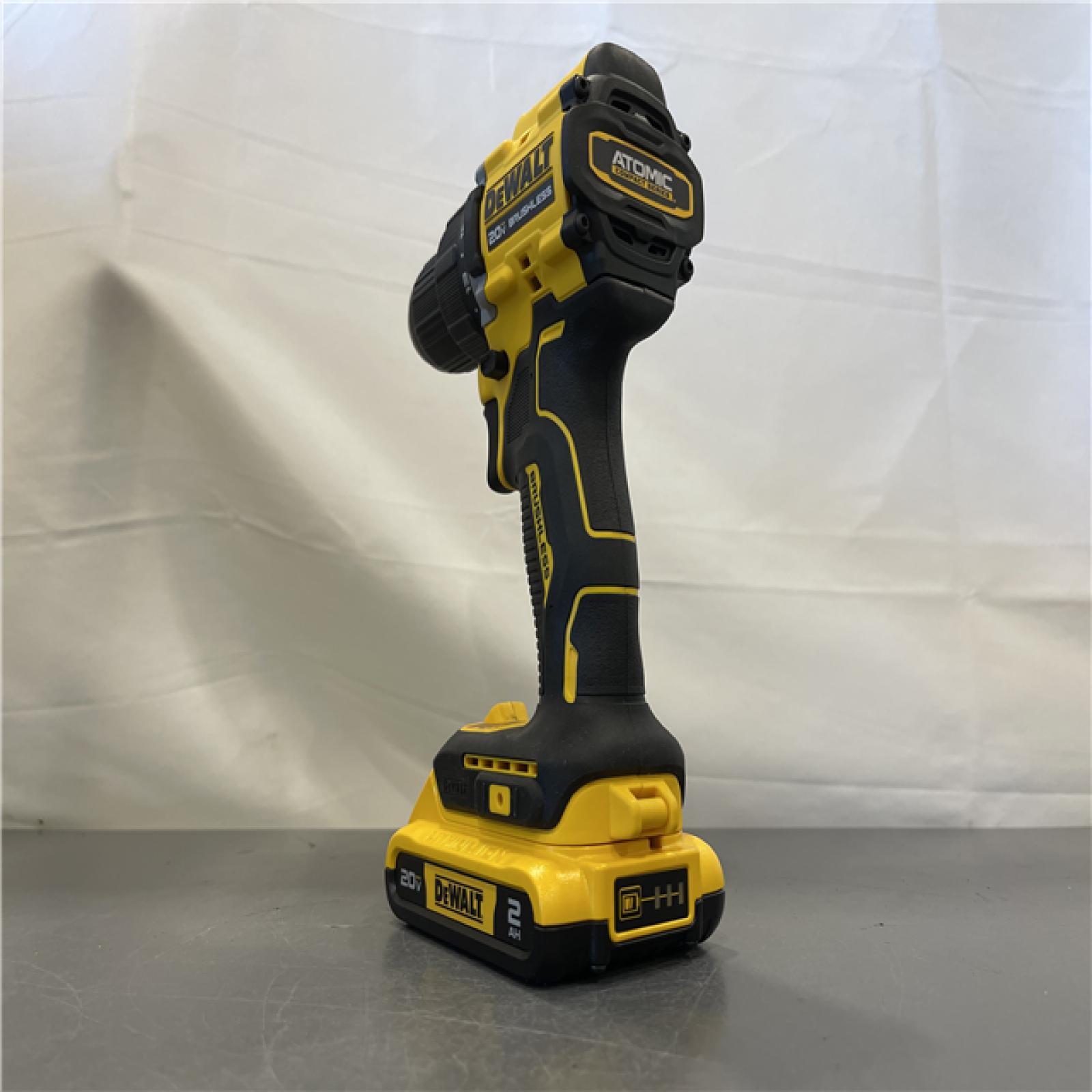 AS-IS -DEWALT ATOMIC COMPACT SERIES 20V MAX* Brushless Cordless 1/2 Drill/Driver Kit