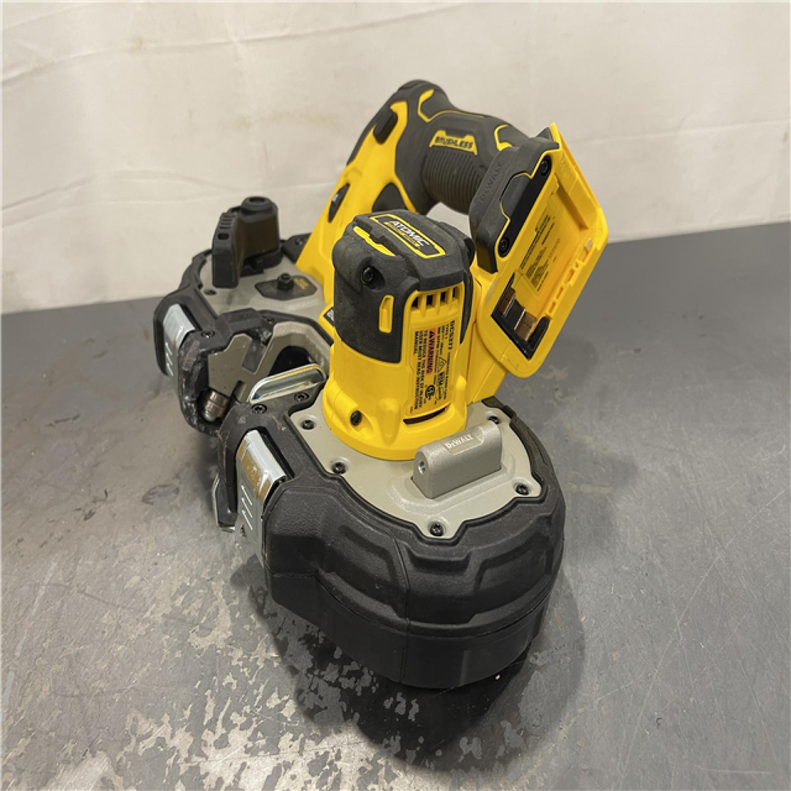 AS-IS - Dewalt ATOMIC 20V MAX Cordless Brushless Compact 1-3/4 in. Bandsaw