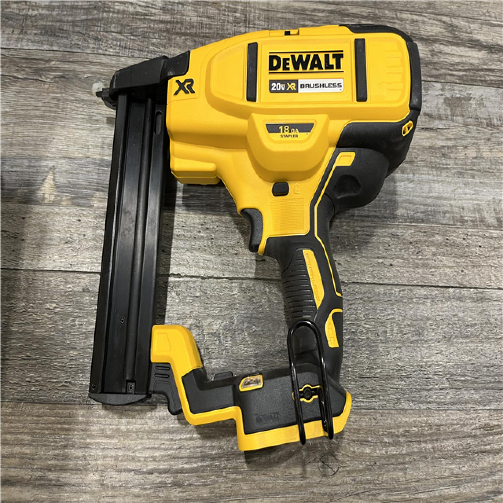 AS-IS DEWALT 20V MAX XR Lithium-Ion Cordless 18-Gauge Narrow Crown Stapler Kit