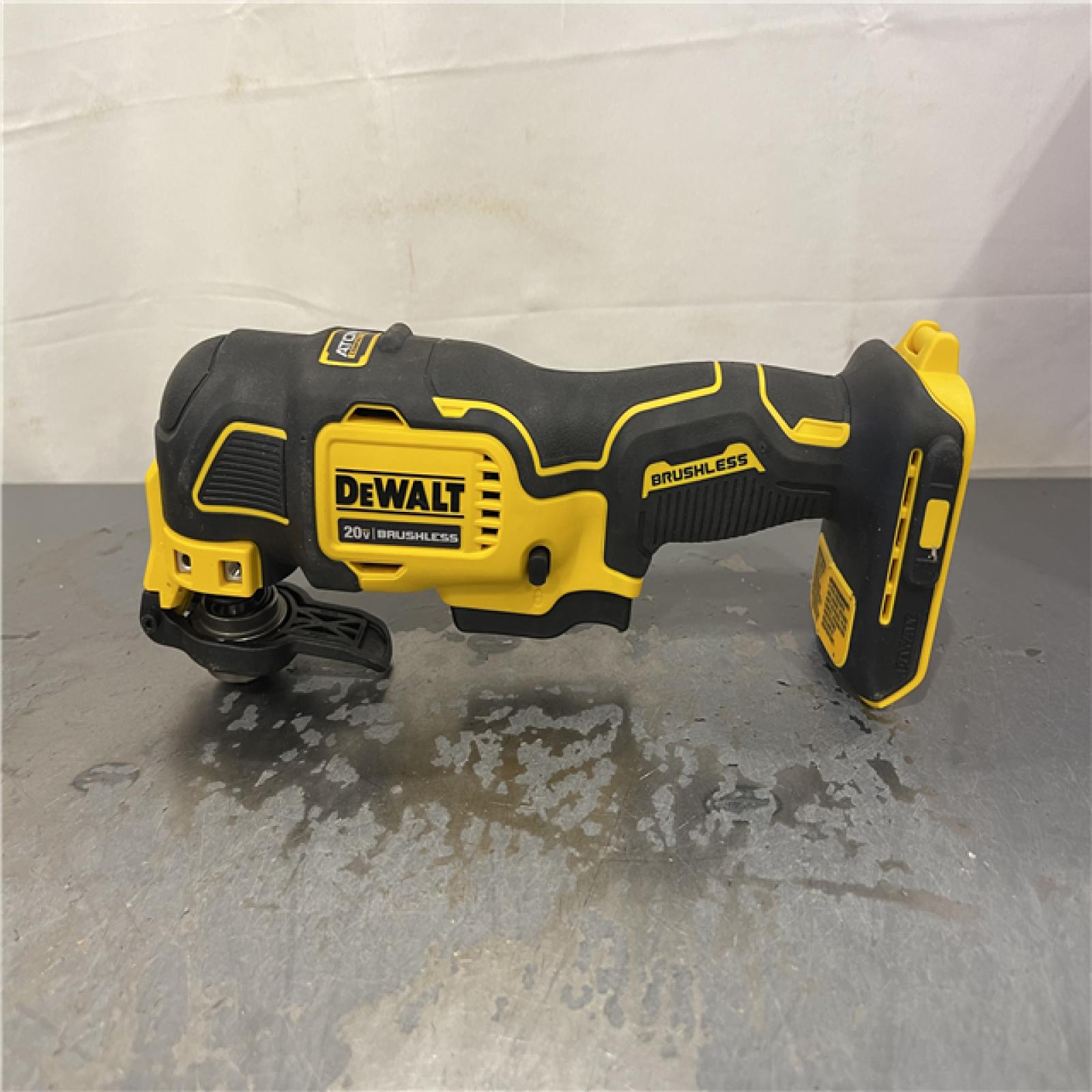 AS-IS - DEWALT ATOMIC 20V MAX Cordless Brushless Oscillating Multi Tool