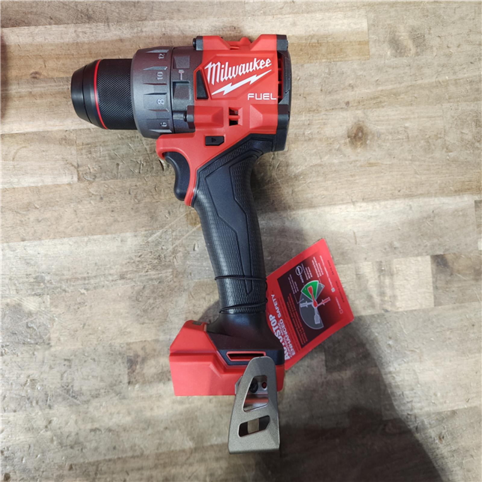 HOUSTON LOCATION - AS-IS (APPEARS LIKE NEW) Milwaukee FUEL 18V Lithium-Ion Brushless Cordless 1/2 in. Hammer Drill Driver Kit