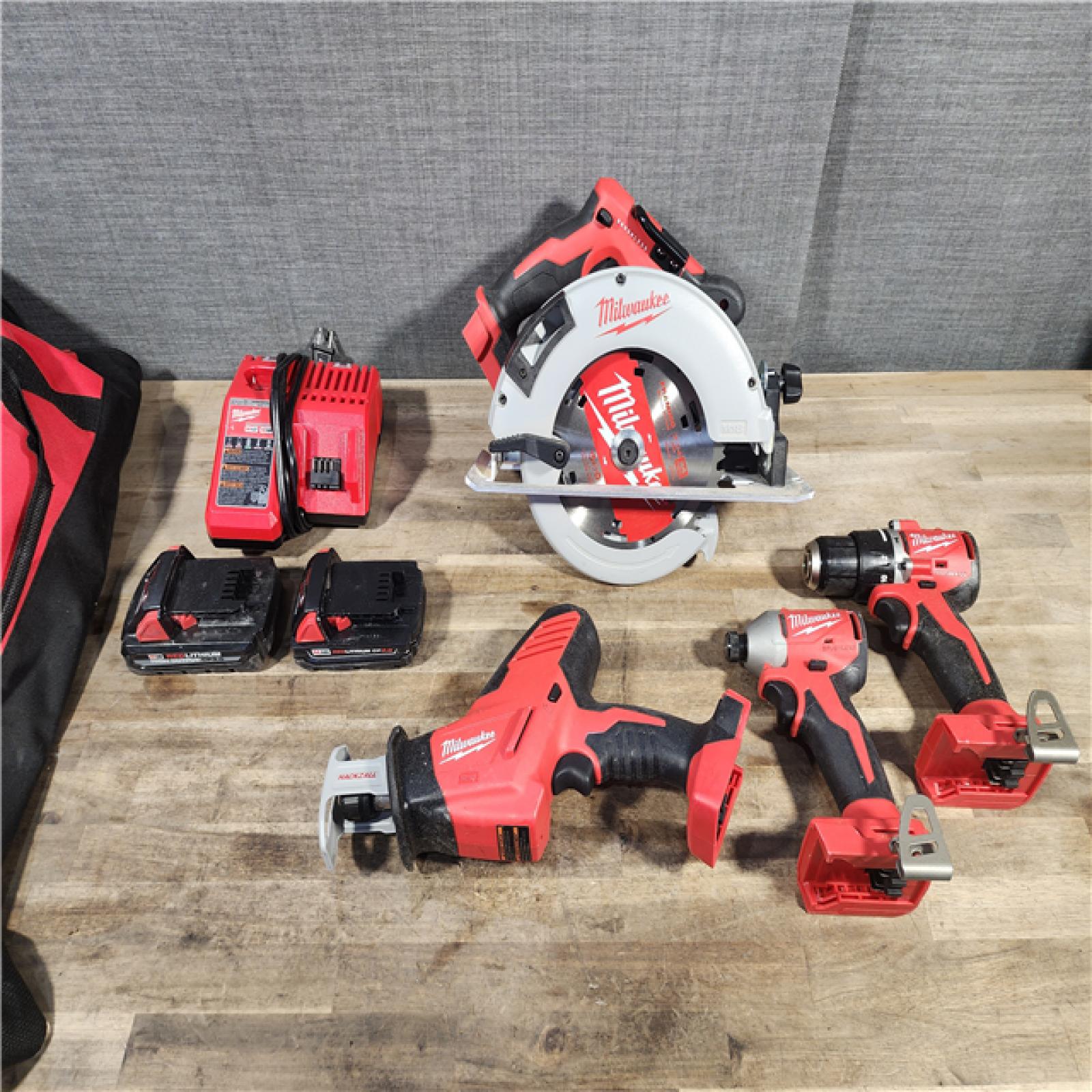 HOUSTON LOCATION - AS-IS MILWAUKEE 4 TOOL COMBO KIT W/ (2) BATTERY & CHARGER