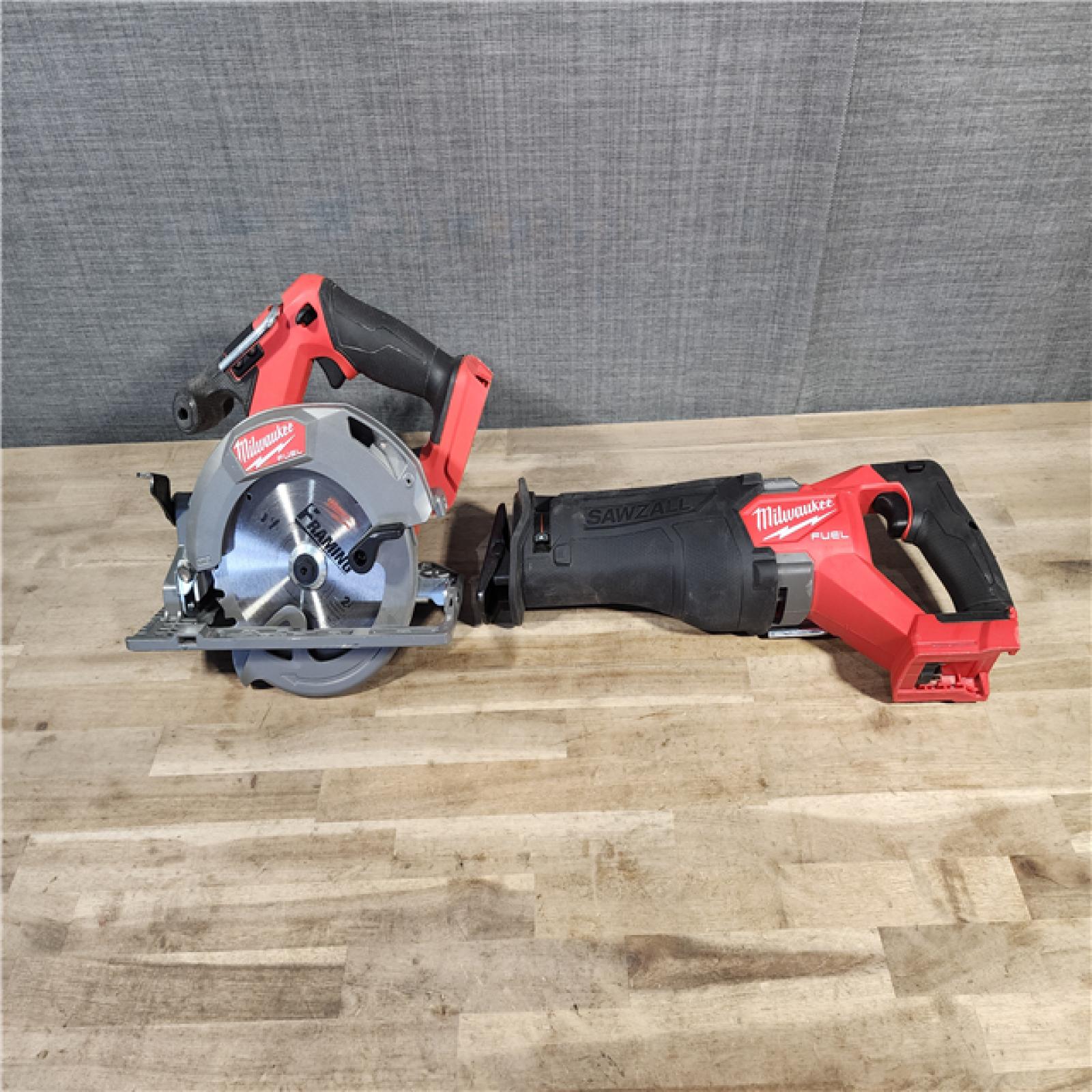 HOUSTON LOCATION - AS-IS MILWAUKEE 2 TOOL COMBO