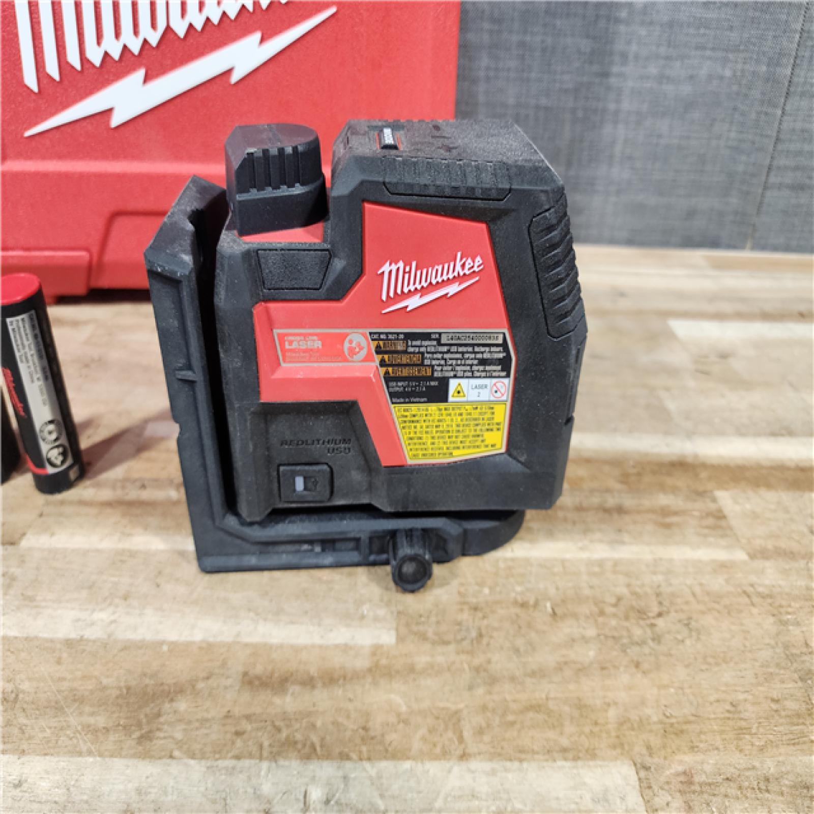 HOUSTON LOCATION - AS - IS Milwaukee 100 ft. REDLITHIUM Lithium-Ion USB Green Rechargeable Cross Line Laser Level with Charger
