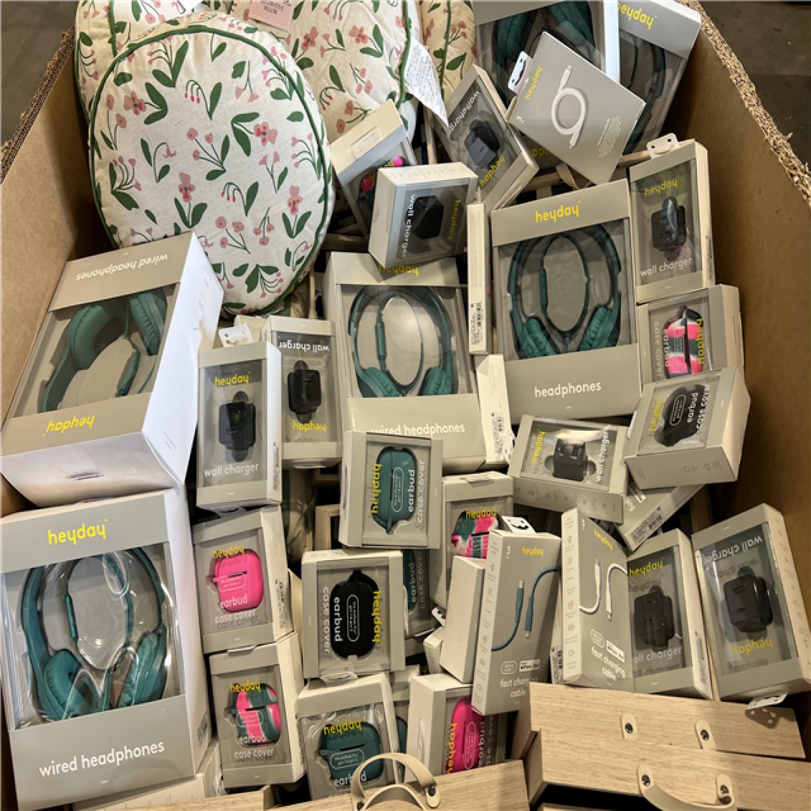 DALLAS LOCATION - BULLSEYE CLOTHING, HOME GOODS PALLET