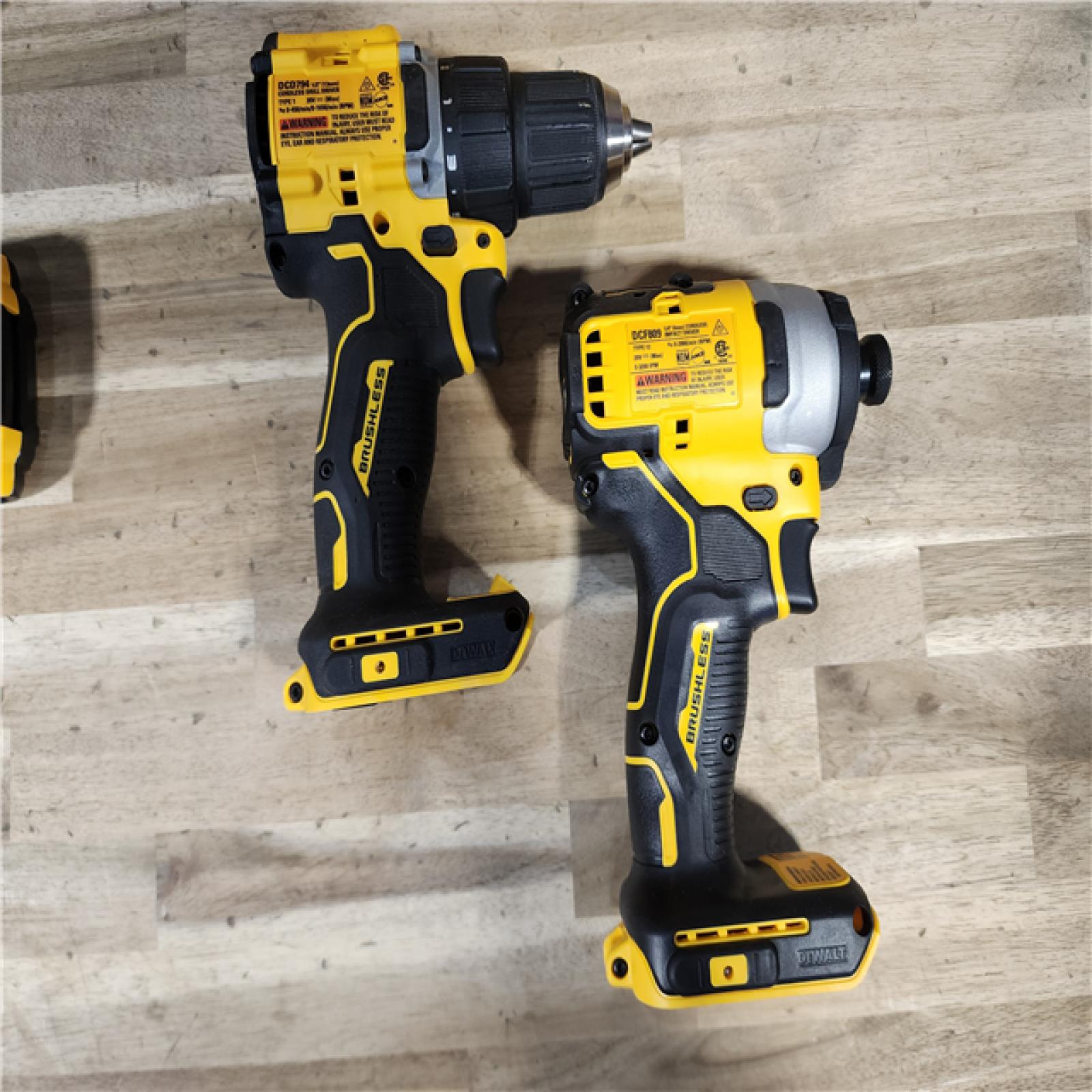 HOUSTON LOCATION - AS-IS Dewalt DCK225D2 20V MAX ATOMIC Brushless Compact Lithium-Ion 1/2 in. Cordless Drill Driver and 1/4 in. Impact Driver Combo Kit with 2 Batteries 2 Ah
