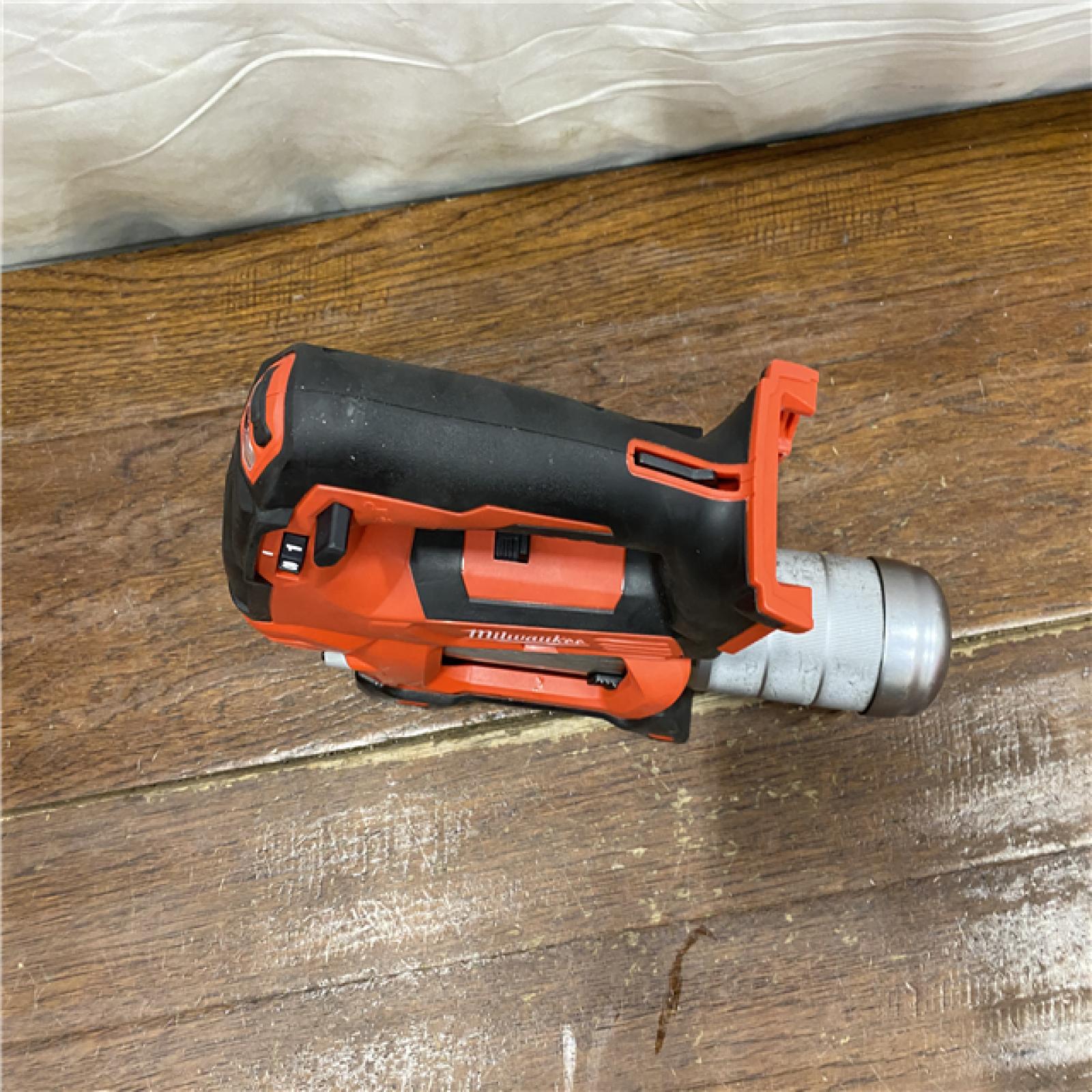 AS-IS Milwaukee Tool 10,000 PSI 14 Oz Battery-Operated Grease Gun - 48 Flexible Hose, 31 Strokes/oz | Part #2646-20