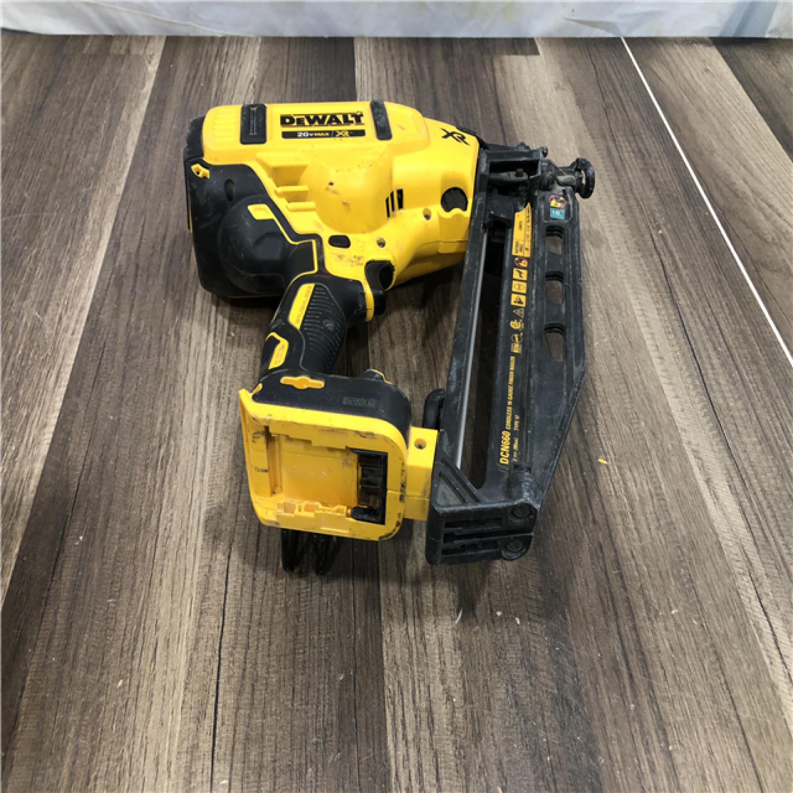 AS-IS DEWALT 20V MAX XR Lithium-Ion Electric Cordless 16-Gauge Angled Finishing Nailer (Tool Only)