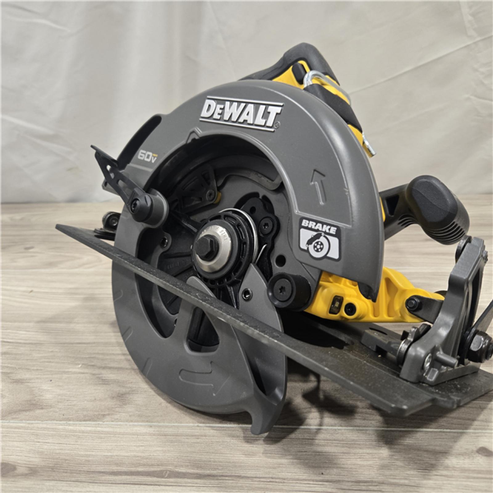 AS-IS DeWALT Flexvolt Max 7-1/4 60V Circular Saw (Tool Only)
