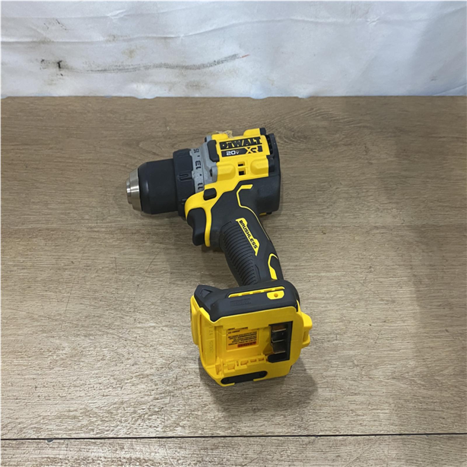 as-isDEWALT 20V XR Lithium-Ion Cordless Brushless 1/2 in. Drill/Driver Kit