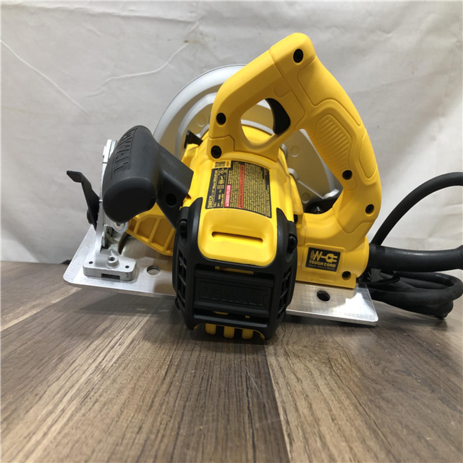 AS-IS DEWALT 15 Amp Corded 7-1/4 in. Lightweight Circular Saw