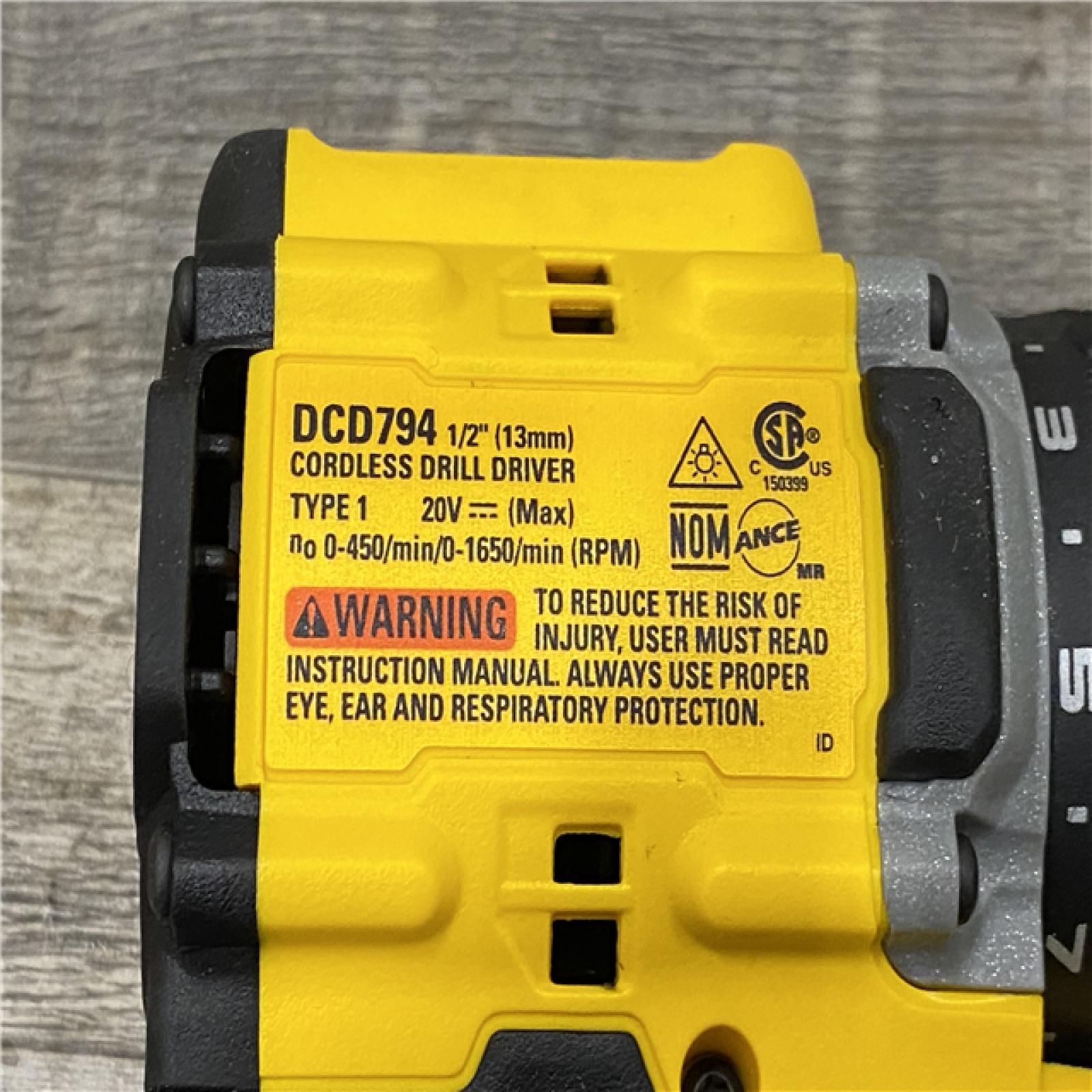 AS-IS DEWALT ATOMIC 20-Volt MAX Lithium-Ion Cordless Combo Kit