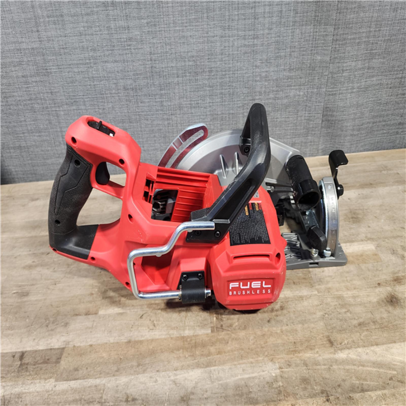 HOUSTON LOCATION - AS-IS MILWAUKEE 7-1/4 REAR HANDLE CIRCULAR SAW (TOOL ONLY)