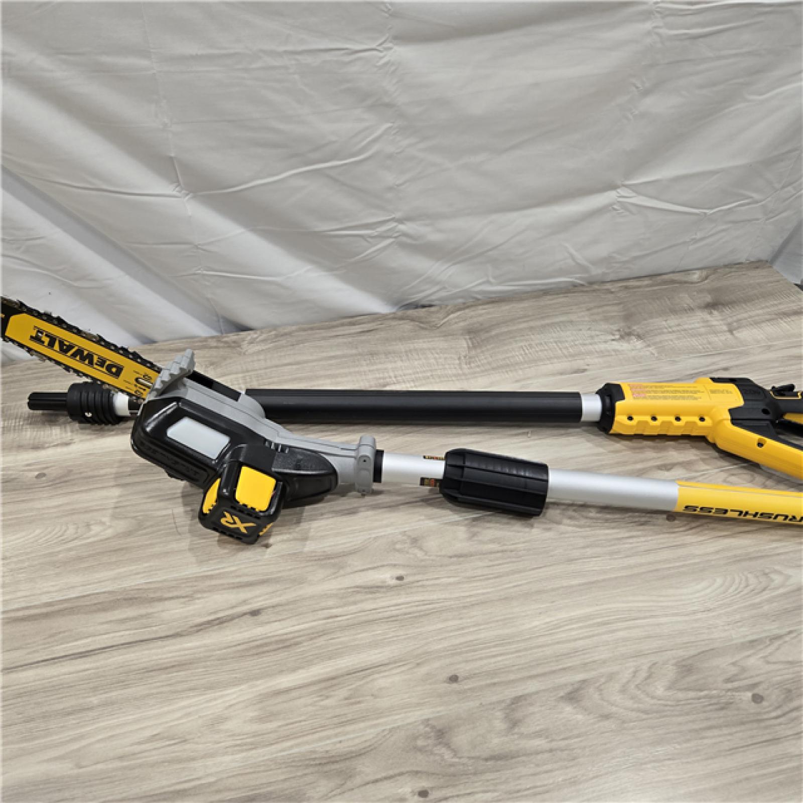 LIKE NEW! -  DEWALT  20V MAX 8in. Cordless Battery Powered Pole Saw Kit with (1) 4Ah Battery, Charger & Sheath