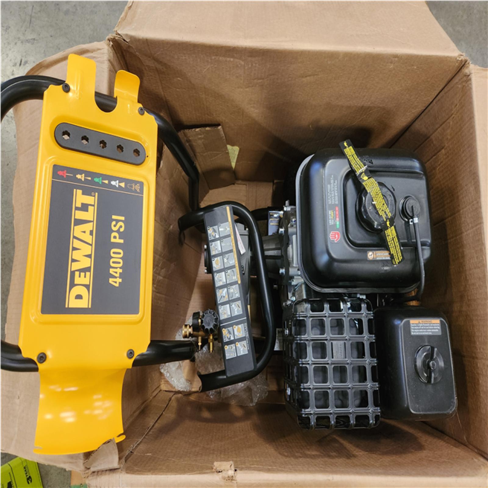 Phoenix NEW DEWALT 4400 PSI 4.0 GPM Cold Water Gas Pressure Washer