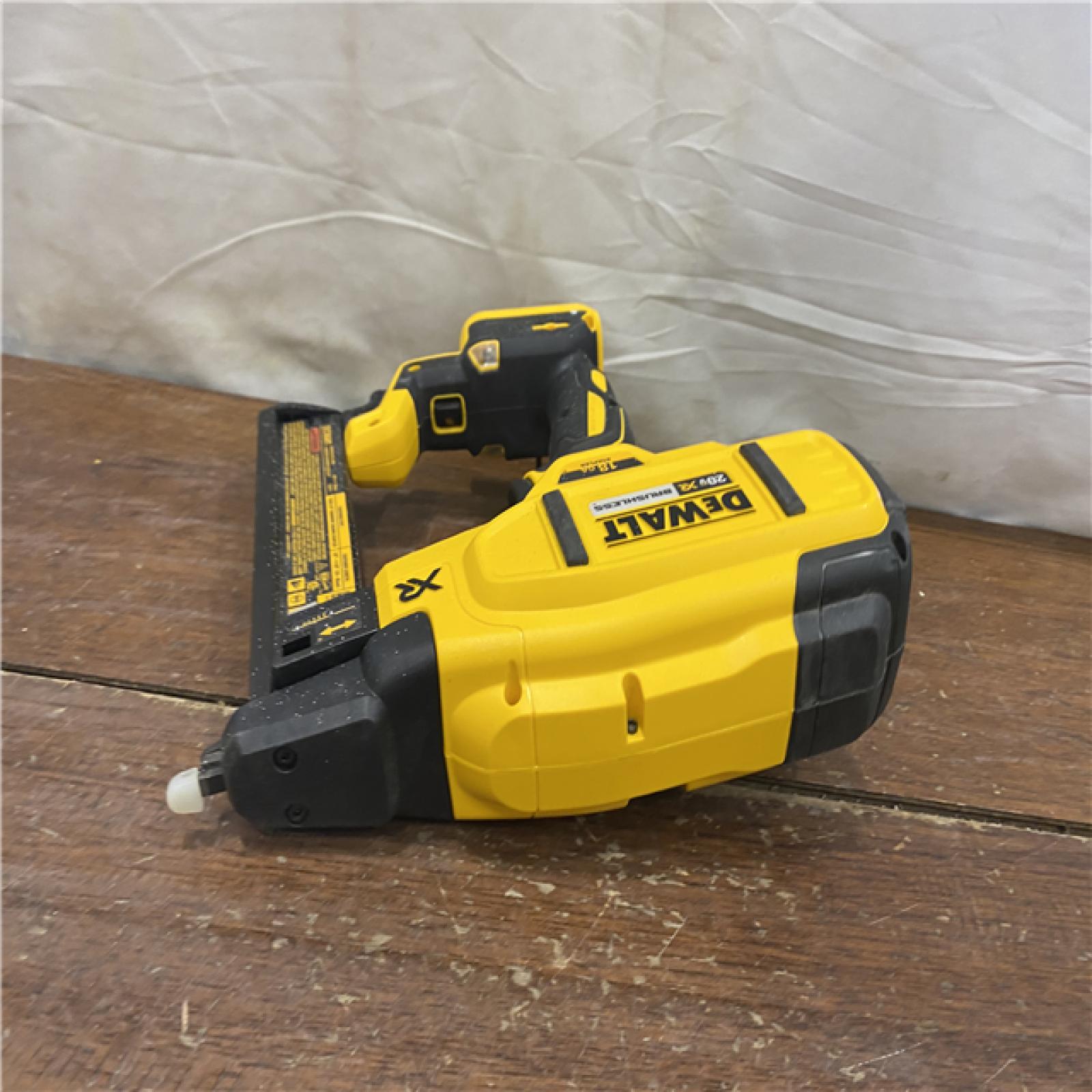 AS-IS DEWALT 20V-MAX XR 18GA BRAD NAILER KIT