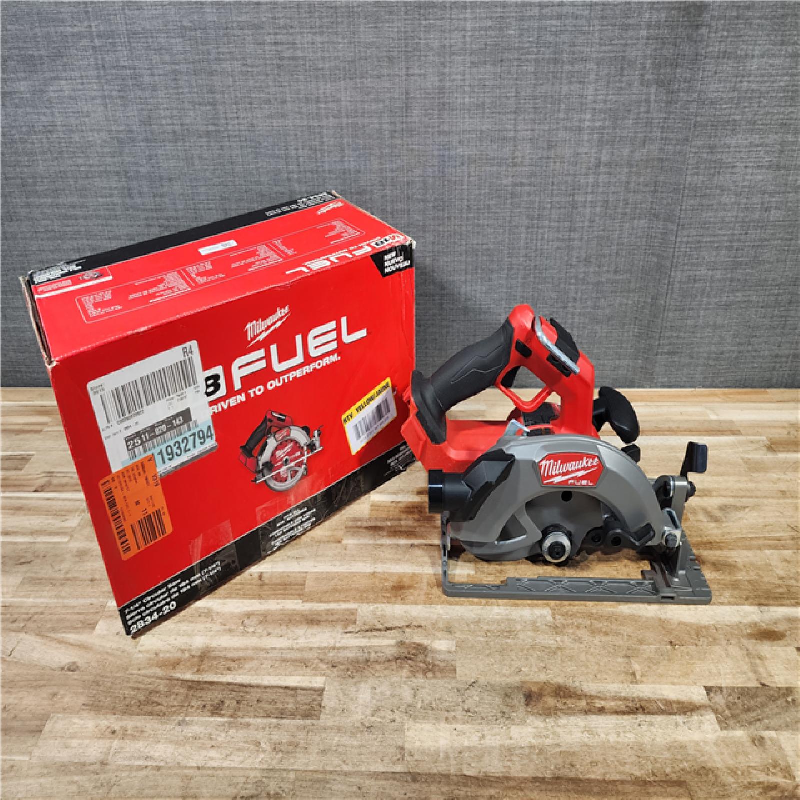 HOUSTON LOCATION - AS-IS Milwaukee FUEL 18V Lithium-Ion Brushless Cordless 7-1/4 in. Circular Saw (Tool-Only)