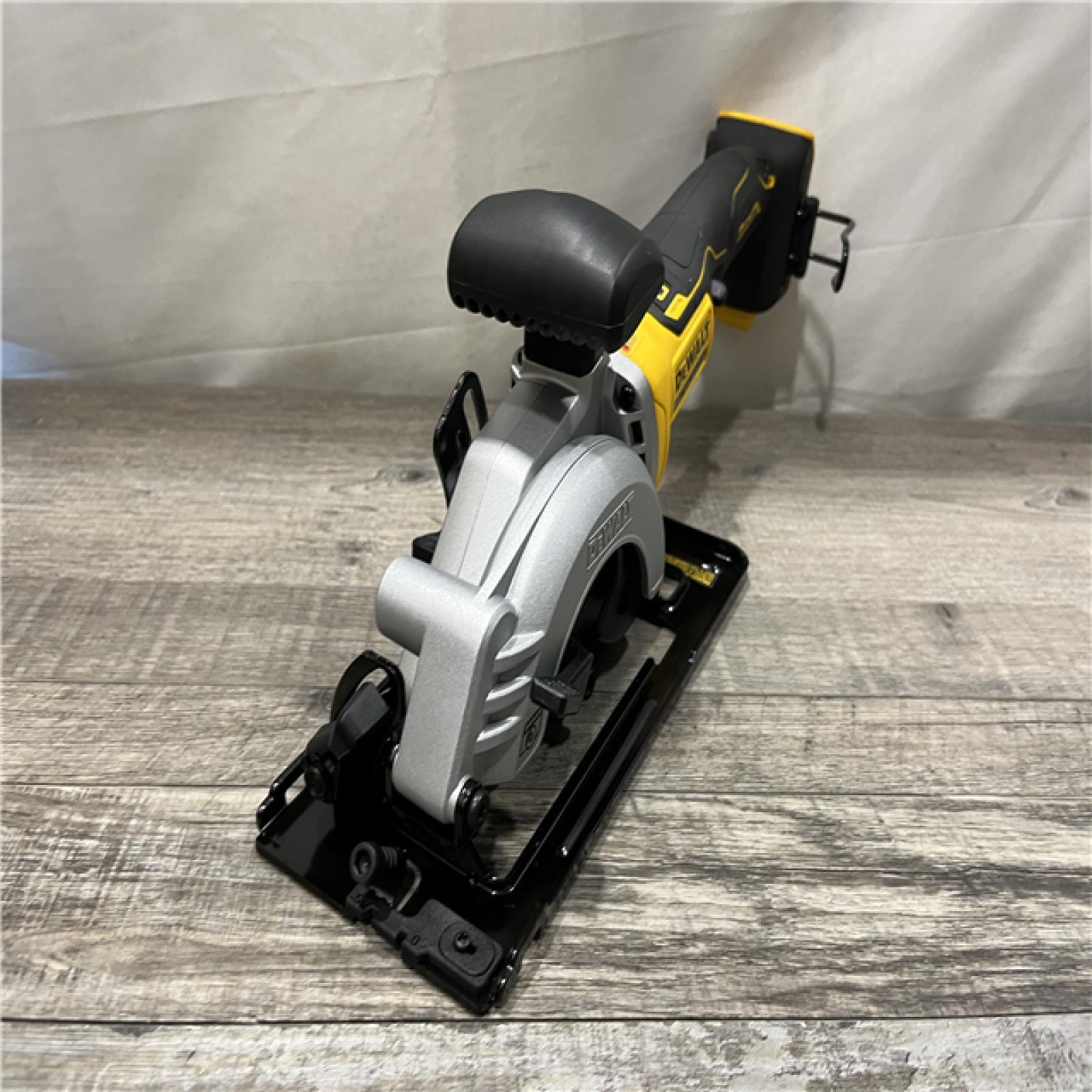 AS-IS DEWALT ATOMIC 20V MAX Cordless Brushless 4-1/2 in. Circular Saw (Tool Only)