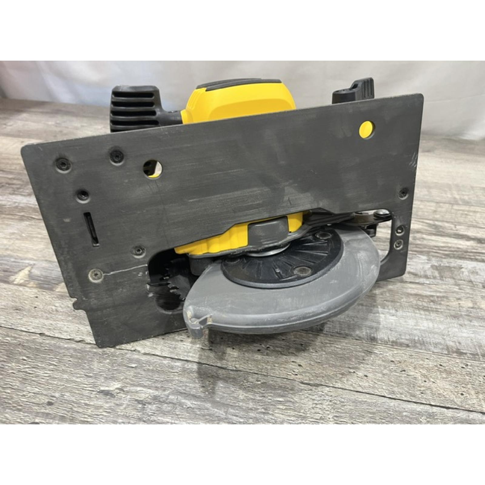 AS-IS DEWALT FLEXVOLT 60V MAX Cordless Brushless 7-1/4 in. Circular Saw with Brake (Tool Only)
