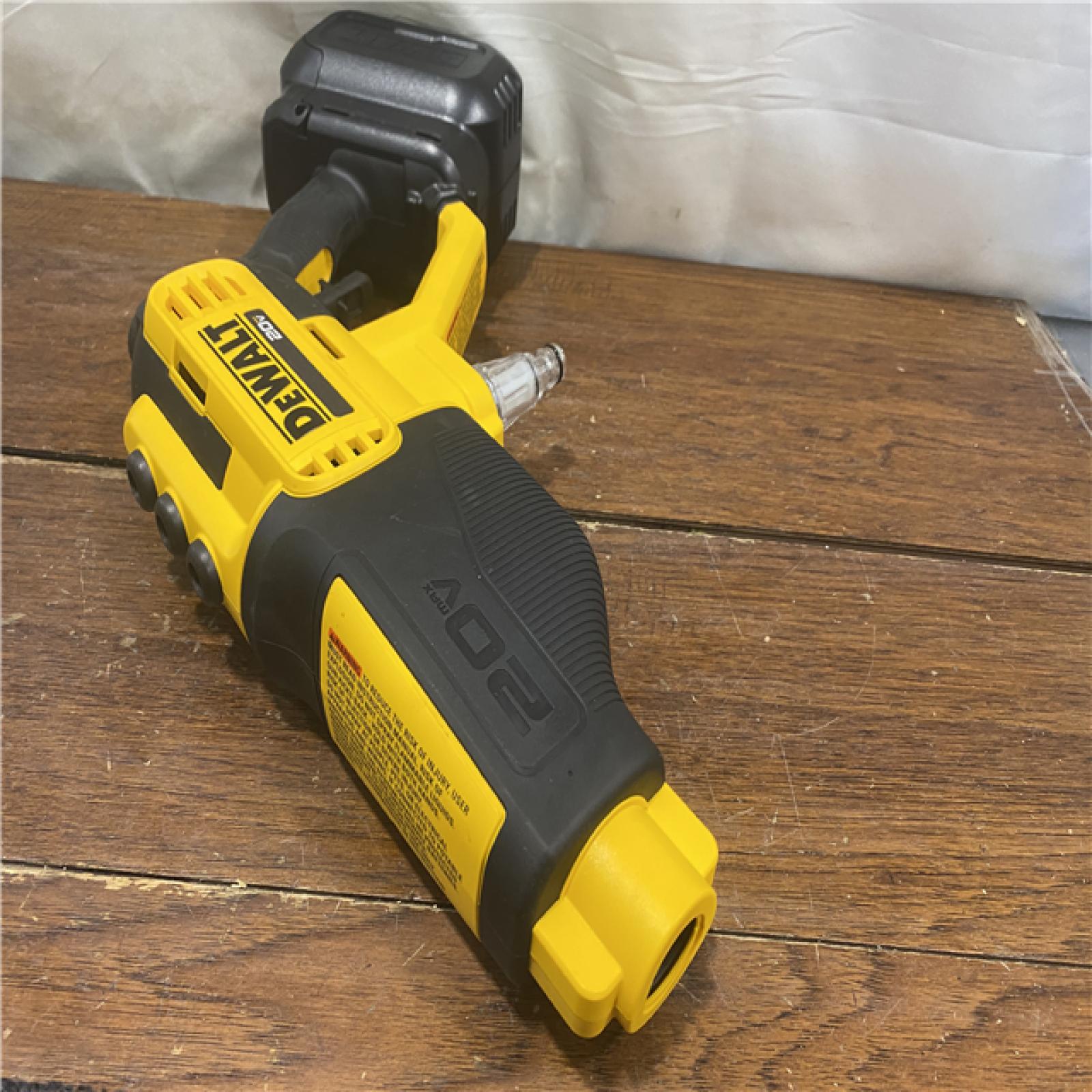 AS-IS Dewalt 20V 550 PSI  1 GPM Cordless Power Cleaner W/ 4 Nozzles Tool-Only DCPW550B
