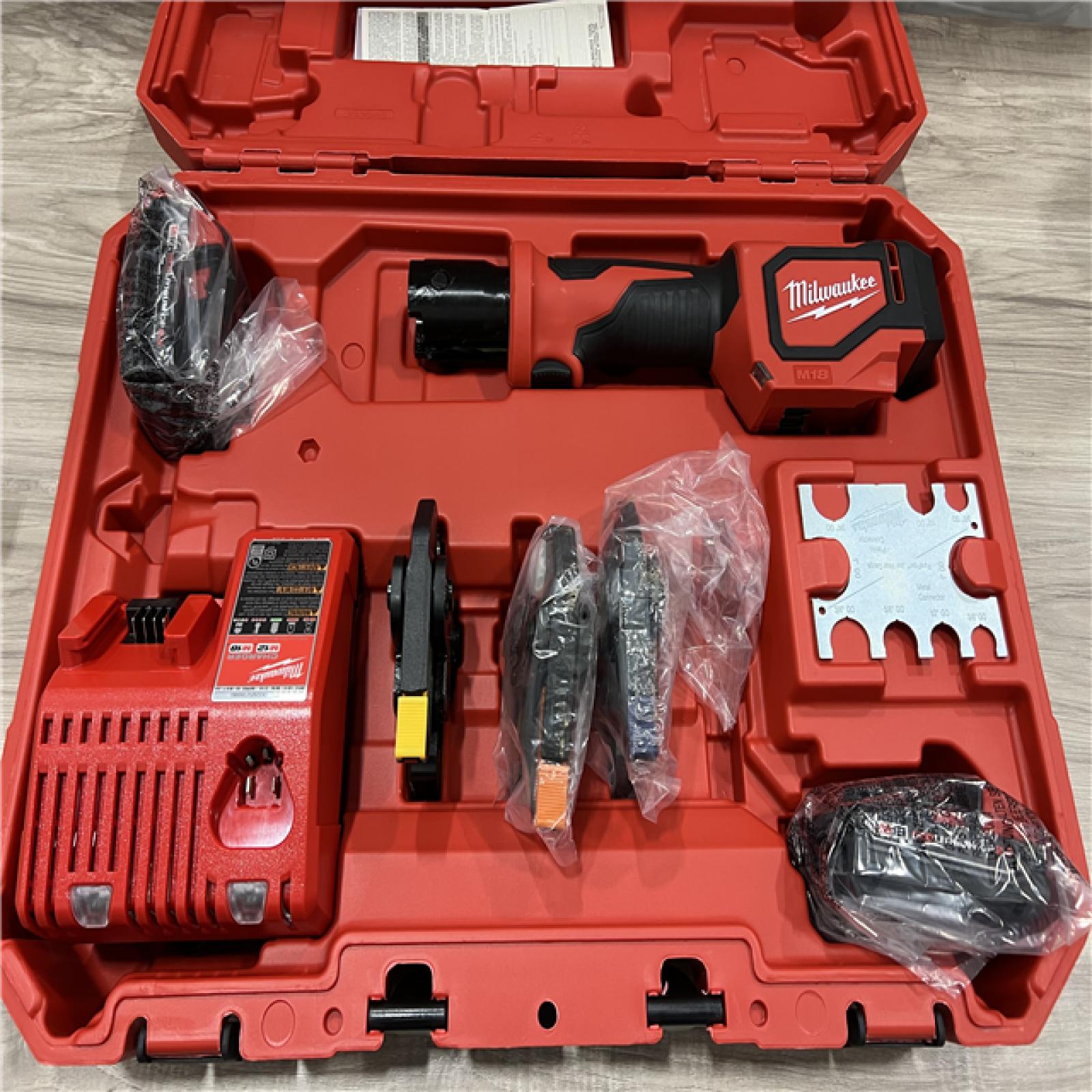 LIKE NEW Milwaukee-2674-22P M18 Short Throw Press Tool Kit W/ Viega PureFlow Jaws