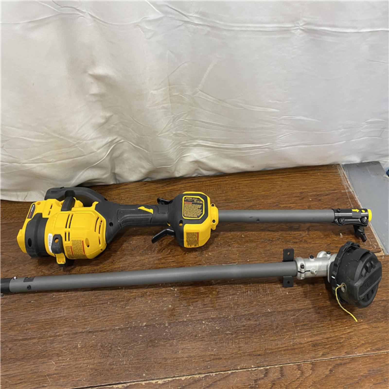AS-IS DEWALT FLEXVOLT 60V MAX 17 in. Cordless Battery Powered Attachment Capable Trimmer Kit with (1) FLEXVOLT 3 Ah Battery & Charger