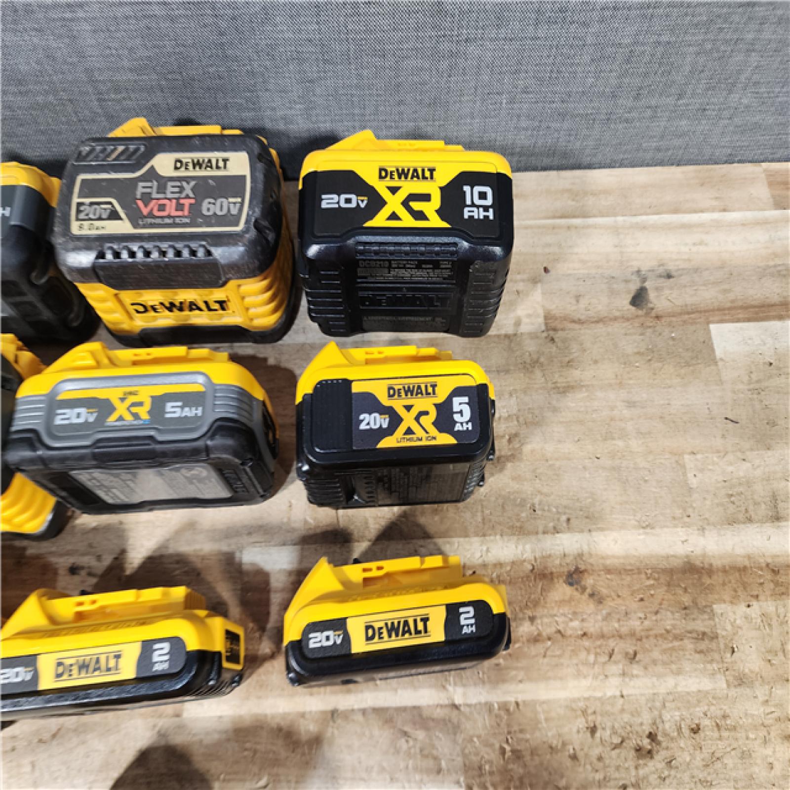 HOUSTON LOCATION - AS - IS DEWALT BATTERY PACK QTY - 10