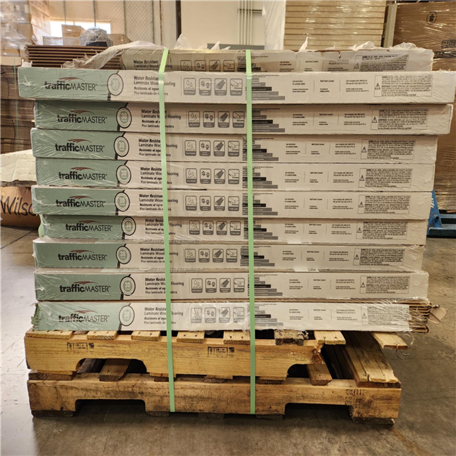 Phoenix Location TrafficMaster Mena Creek Oak 7 mm T x 7.56 in. W Water Resistant Laminate Wood Flooring (1037 sqft/39 case)