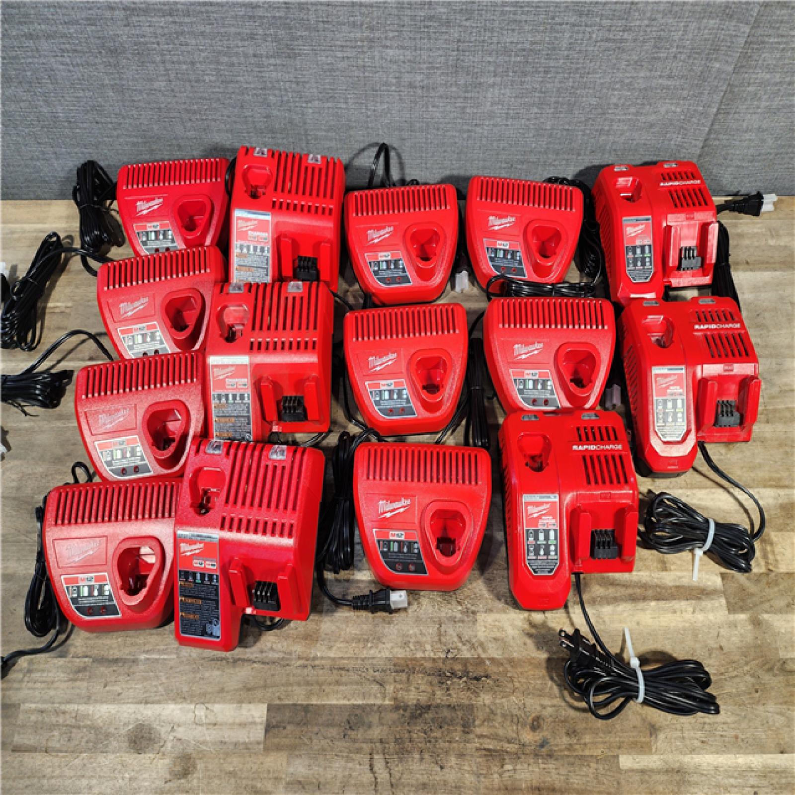 HOUSTON LOCATION - AS-IS MILWAUKEE BATTERY CHARGER PACK QTY - 15