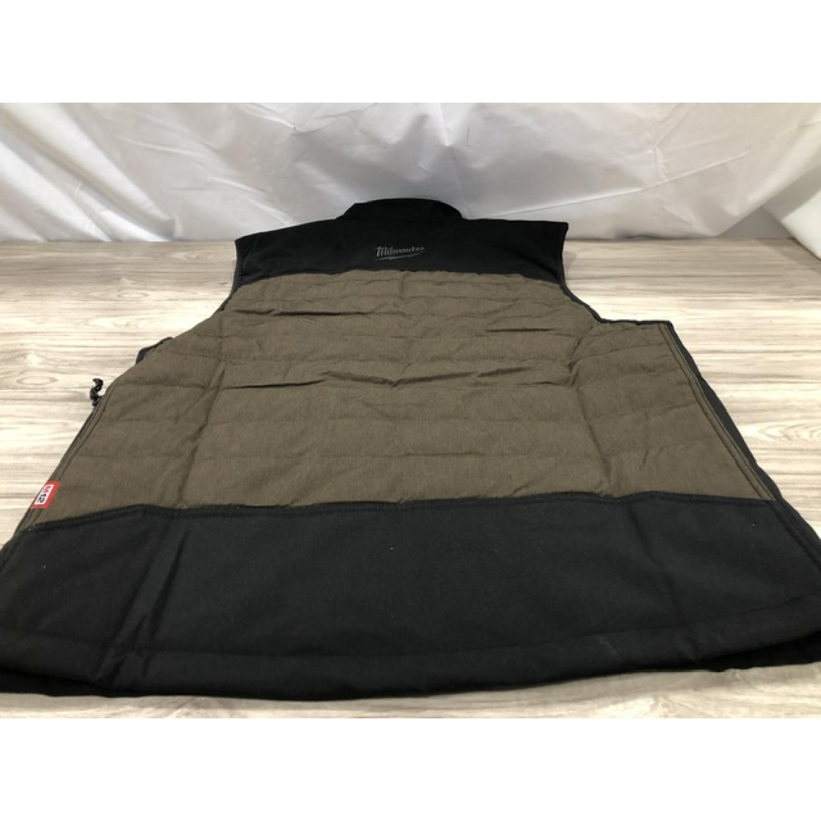 AS-IS Milwaukee Brown Medium Unisex Heated Vest Kit