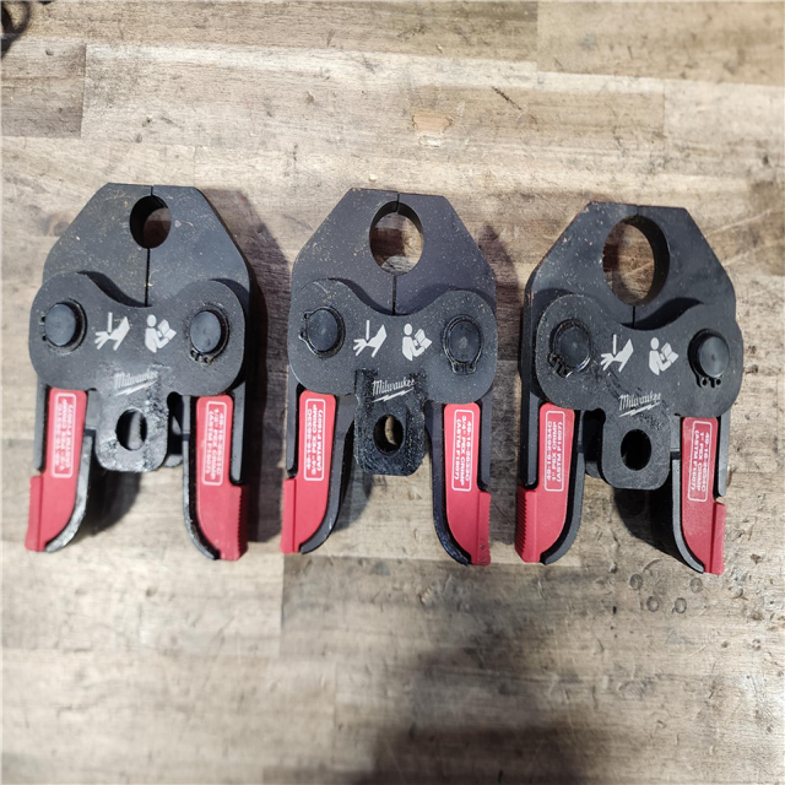 HOUSTON LOCATION - AS-IS Milwaukee 18V Lithium-Ion Cordless Short Throw Press Tool Kit