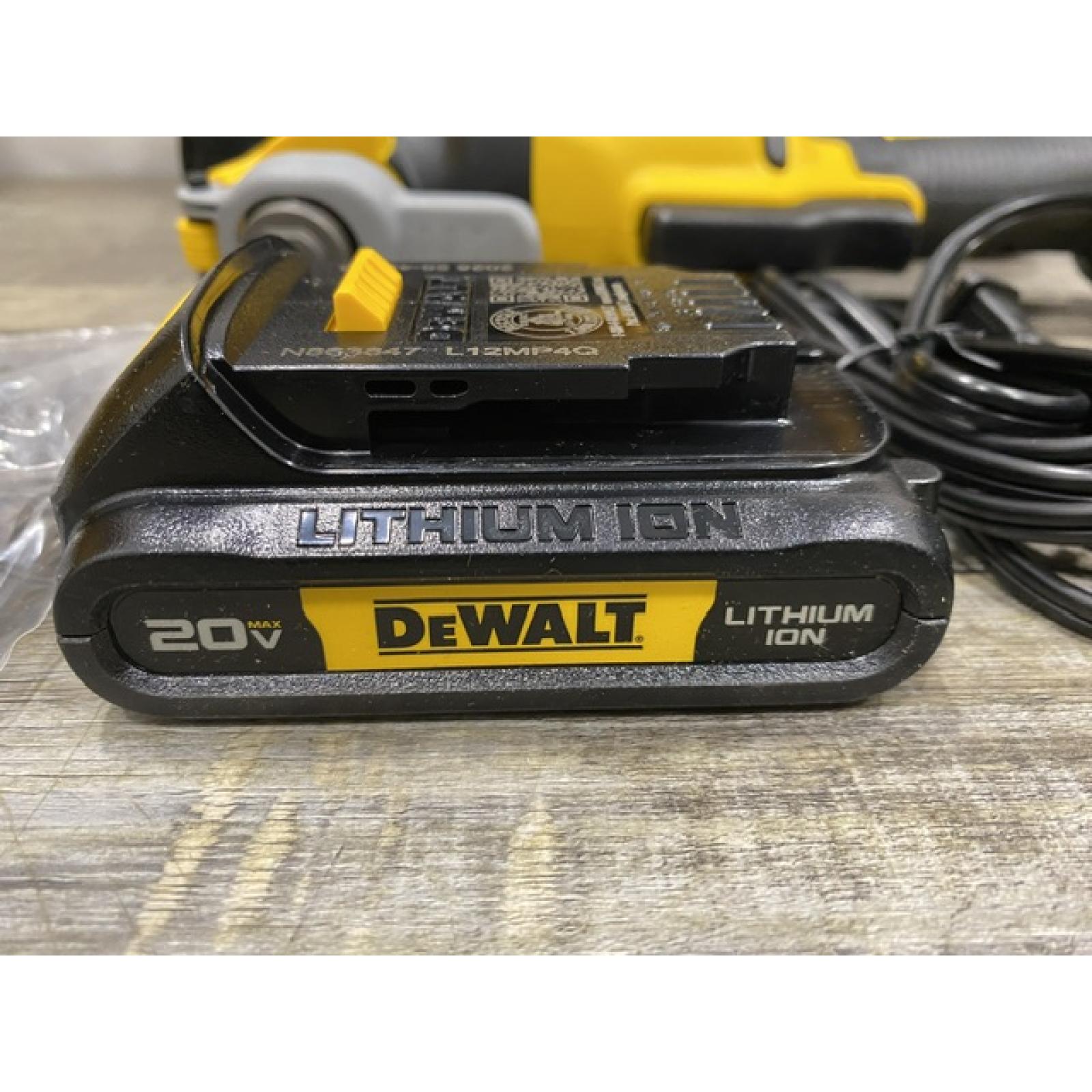 AS-IS DEWALT 20V MAX XR Cordless Brushless 3-Speed Oscillating Multi Tool Kit