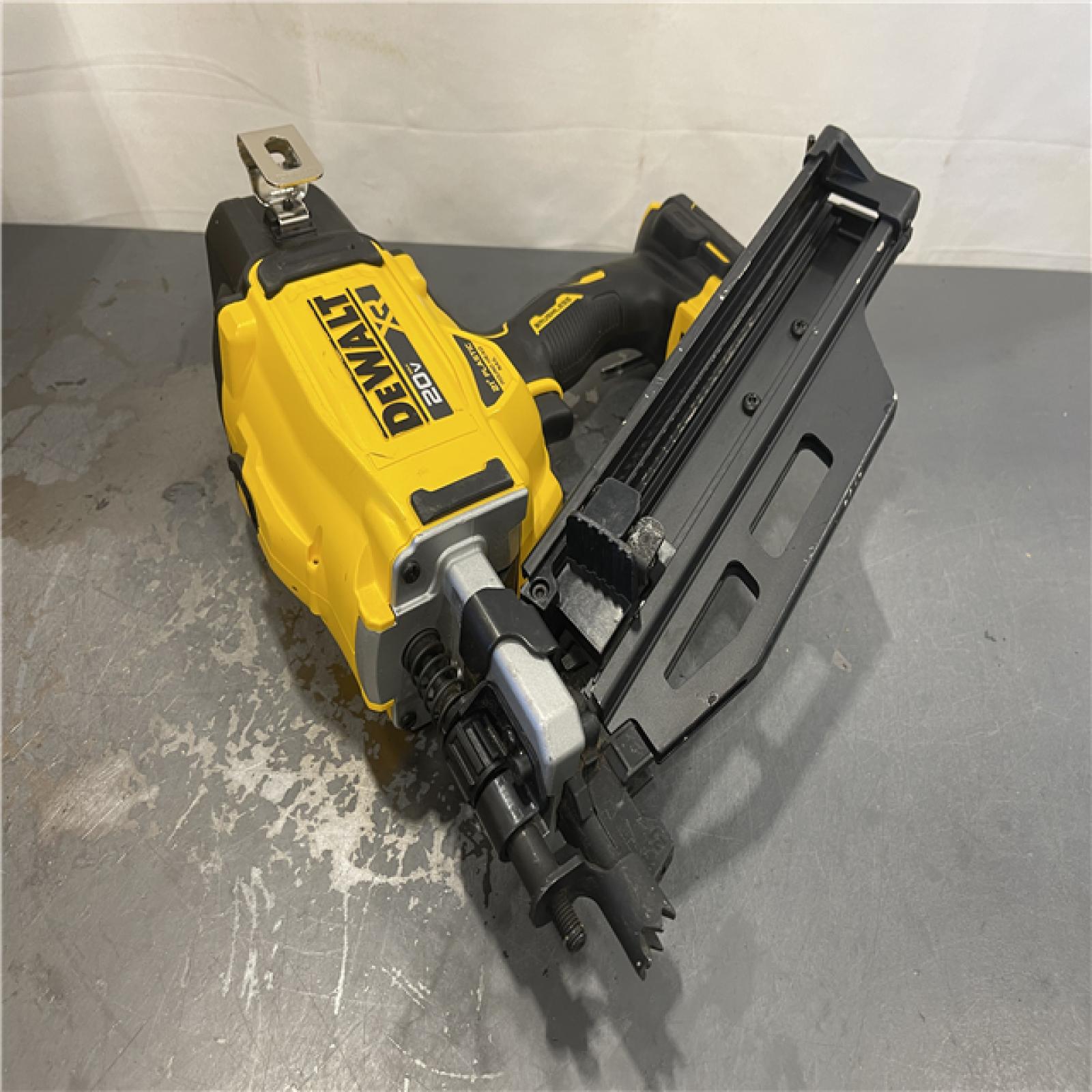 AS-IS - DEWALT 20-Volt 21° Cordless Framing Nailer