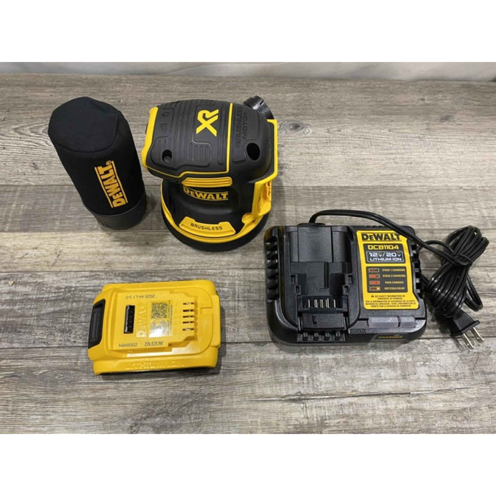 AS-IS DEWALT 20V MAX XR Cordless Brushless 5 in. Random Orbital Sander Kit