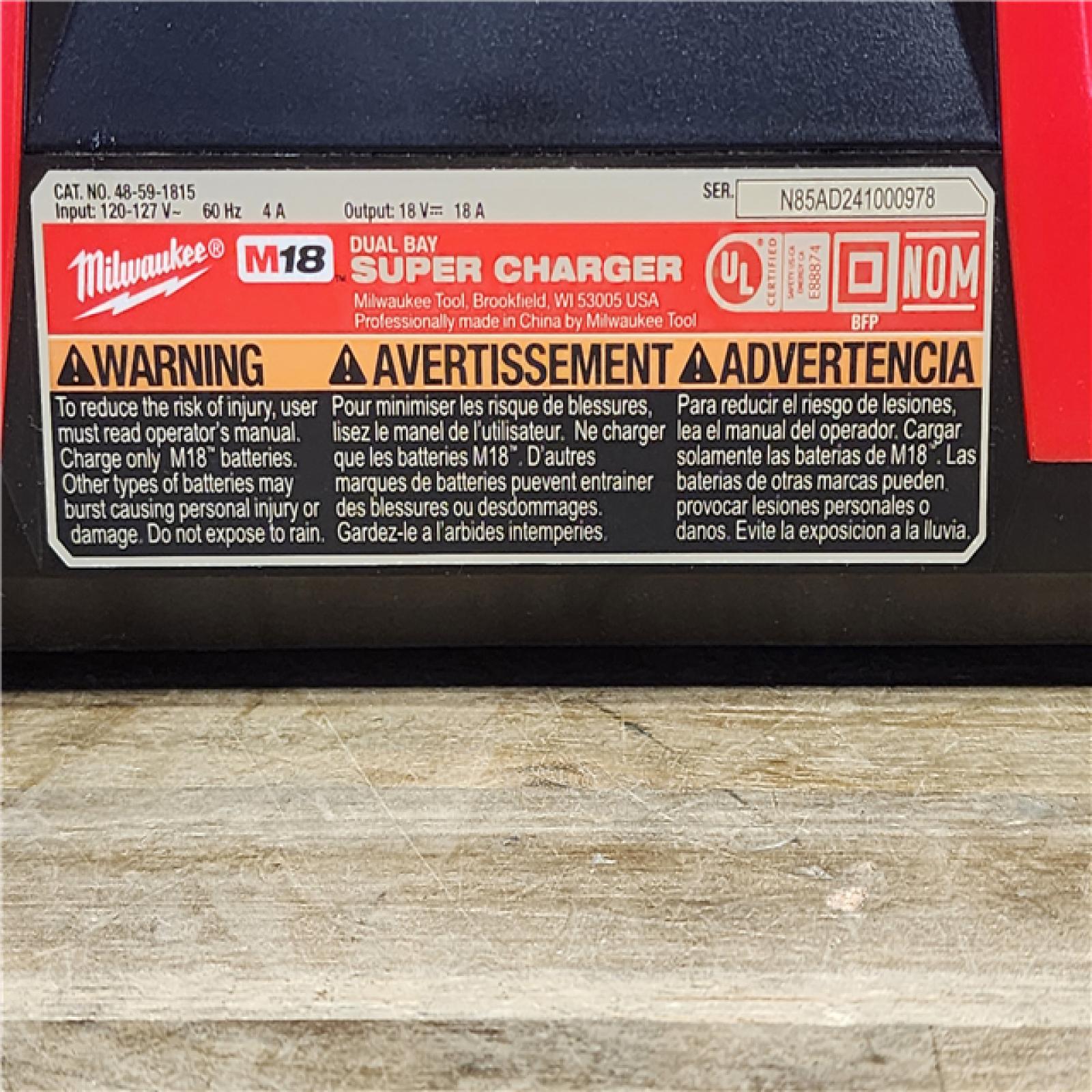 HOUSTON LOCATION - AS-IS Milwaukee 48-59-1815 M18 18V Dual Bay Simultaneous Super Charger (TOOL ONLY)