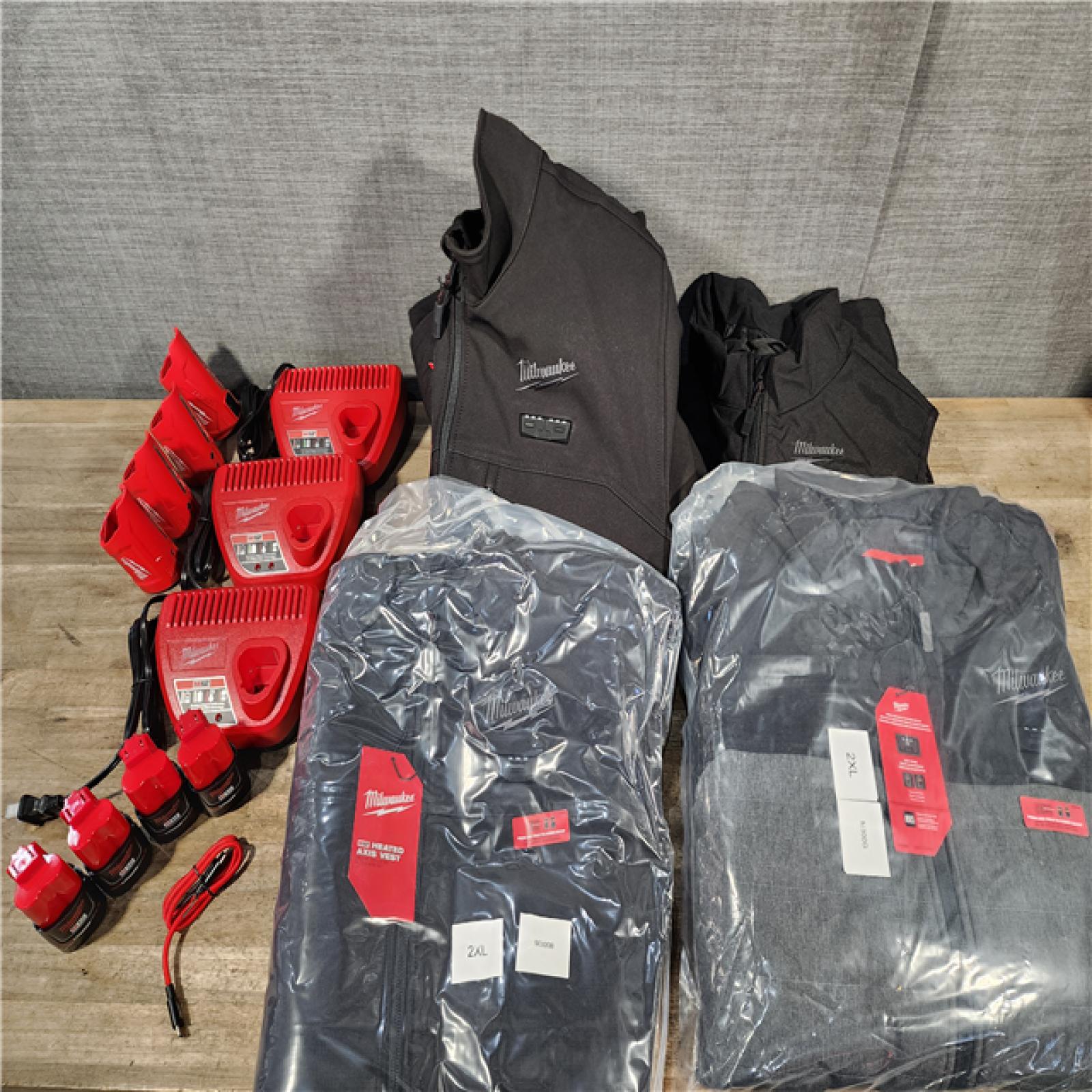 HOUSTON LOCATION - AS-IS MILWAUKEE 4 HEATED CLOTHING COMBO KIT