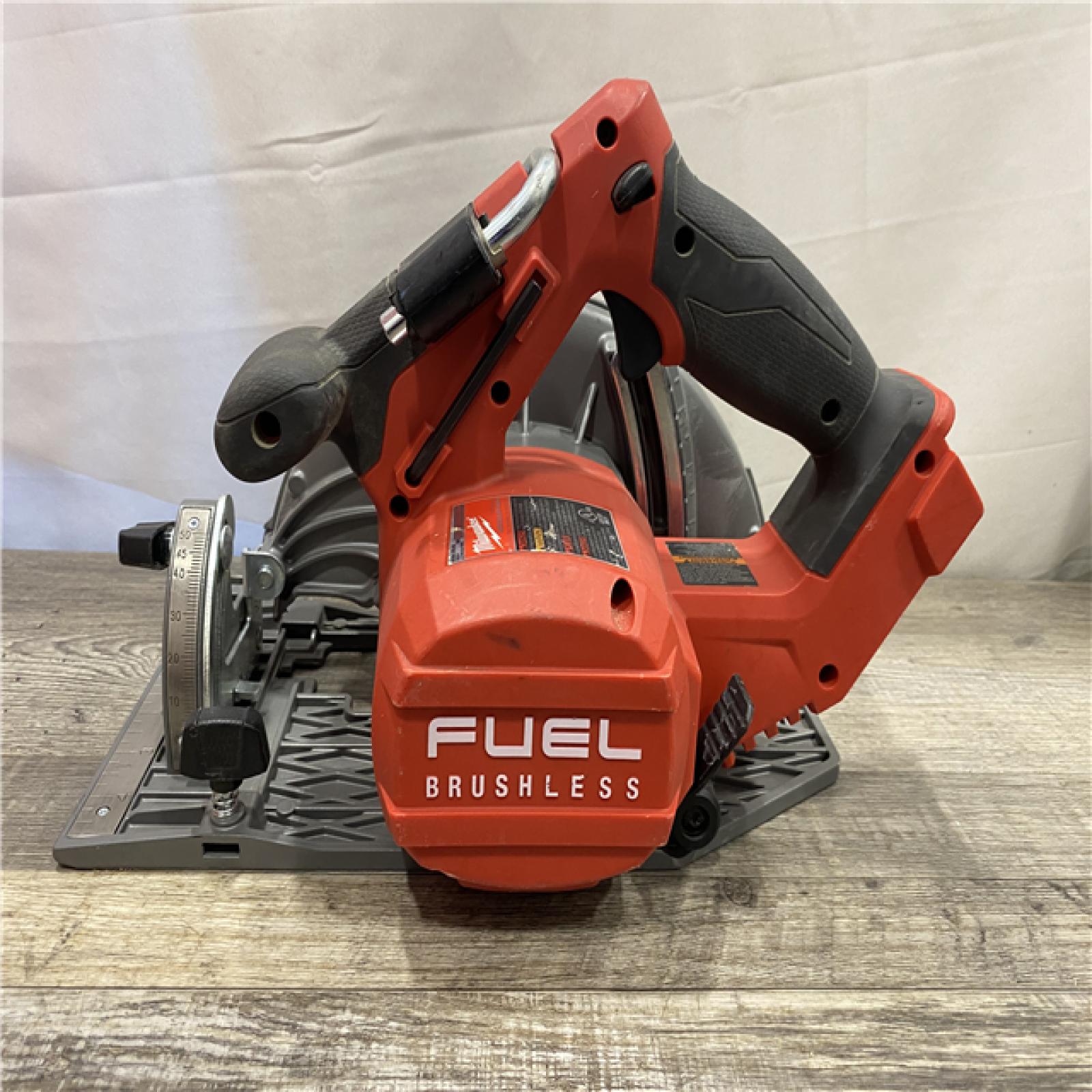 AS-IS Milwaukee FUEL 18V Lithium-Ion Brushless Cordless 7-1/4 in. Circular Saw (Tool-Only)