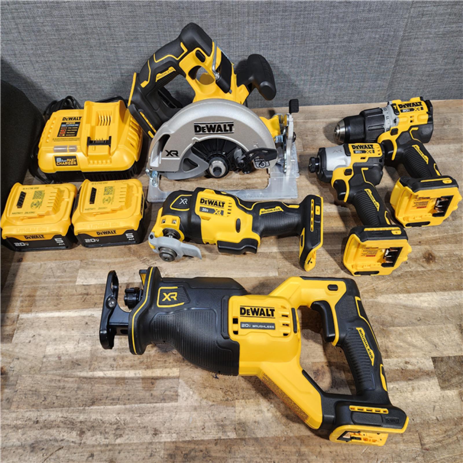 HOUSTON LOCATION - AS-IS DEWALT 5 TOOL COMBO KIT