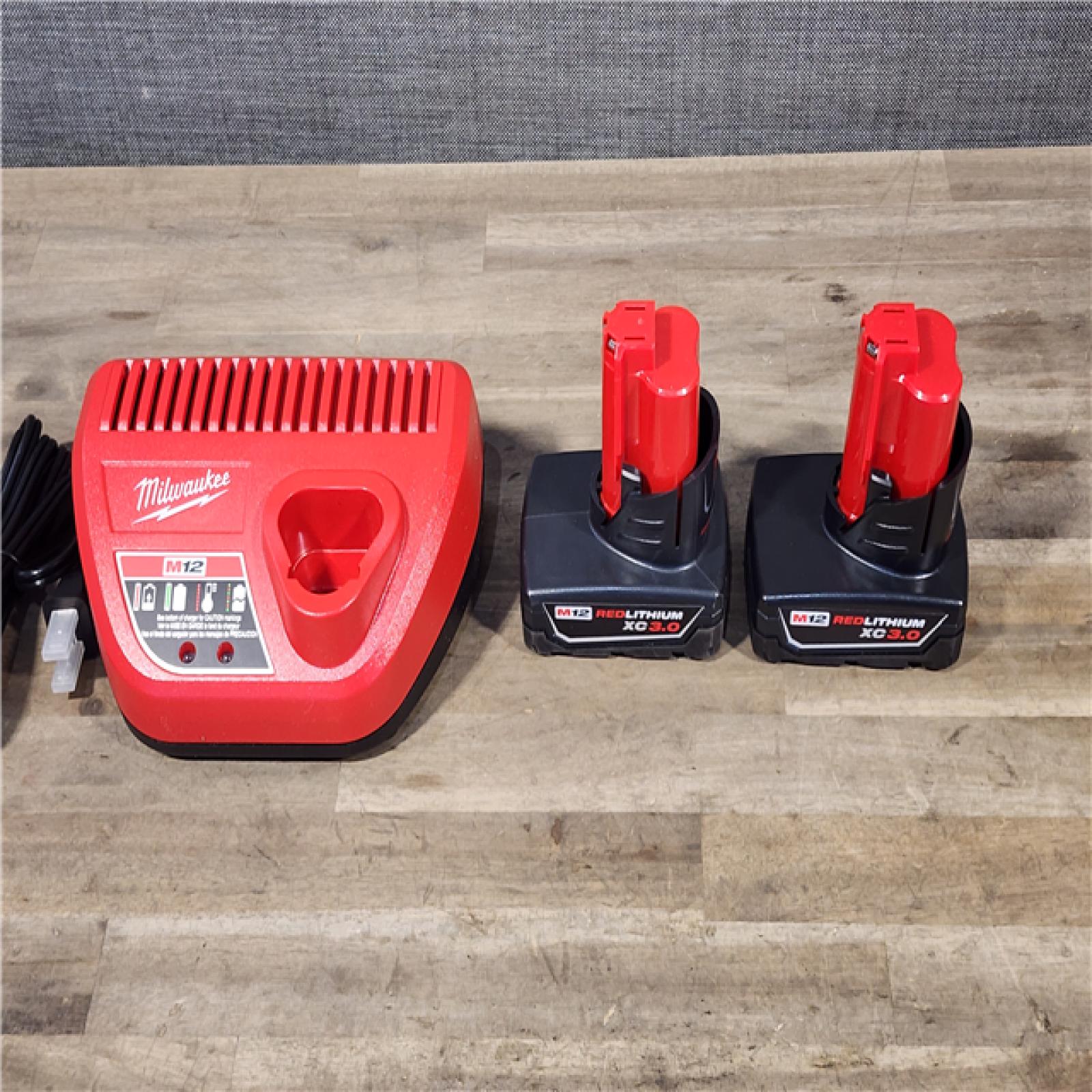 HOUSTON LOCATION - AS-IS MILWAUKEE 2 TOOL COMBO KIT W/ (2) BATTERY & CHARGER