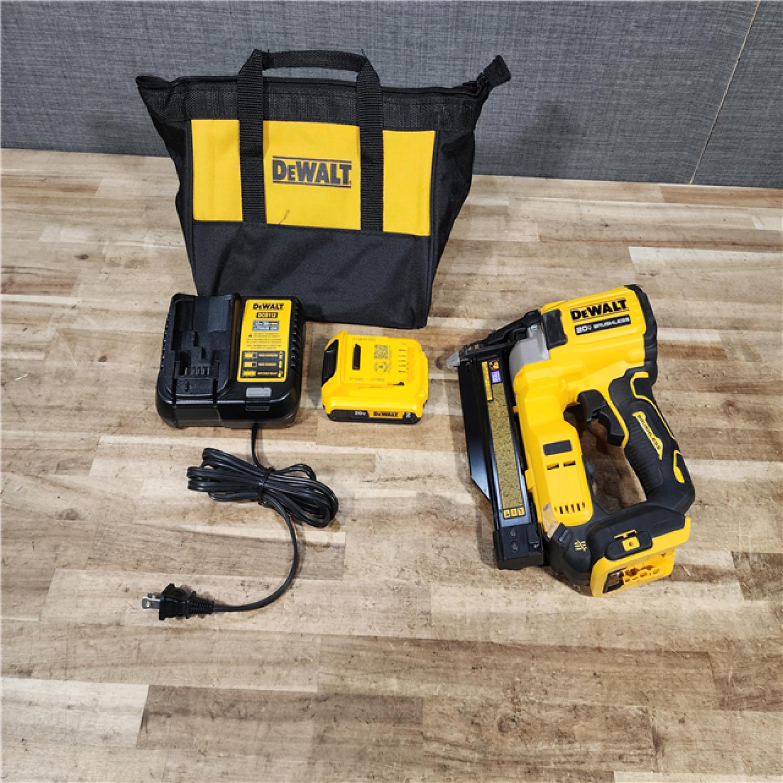 HOUSTON LOCATION - AS - IS DEWALT ATOMIC 20V MAX Lithium Ion Cordless 23 Gauge Pin Nailer Kit