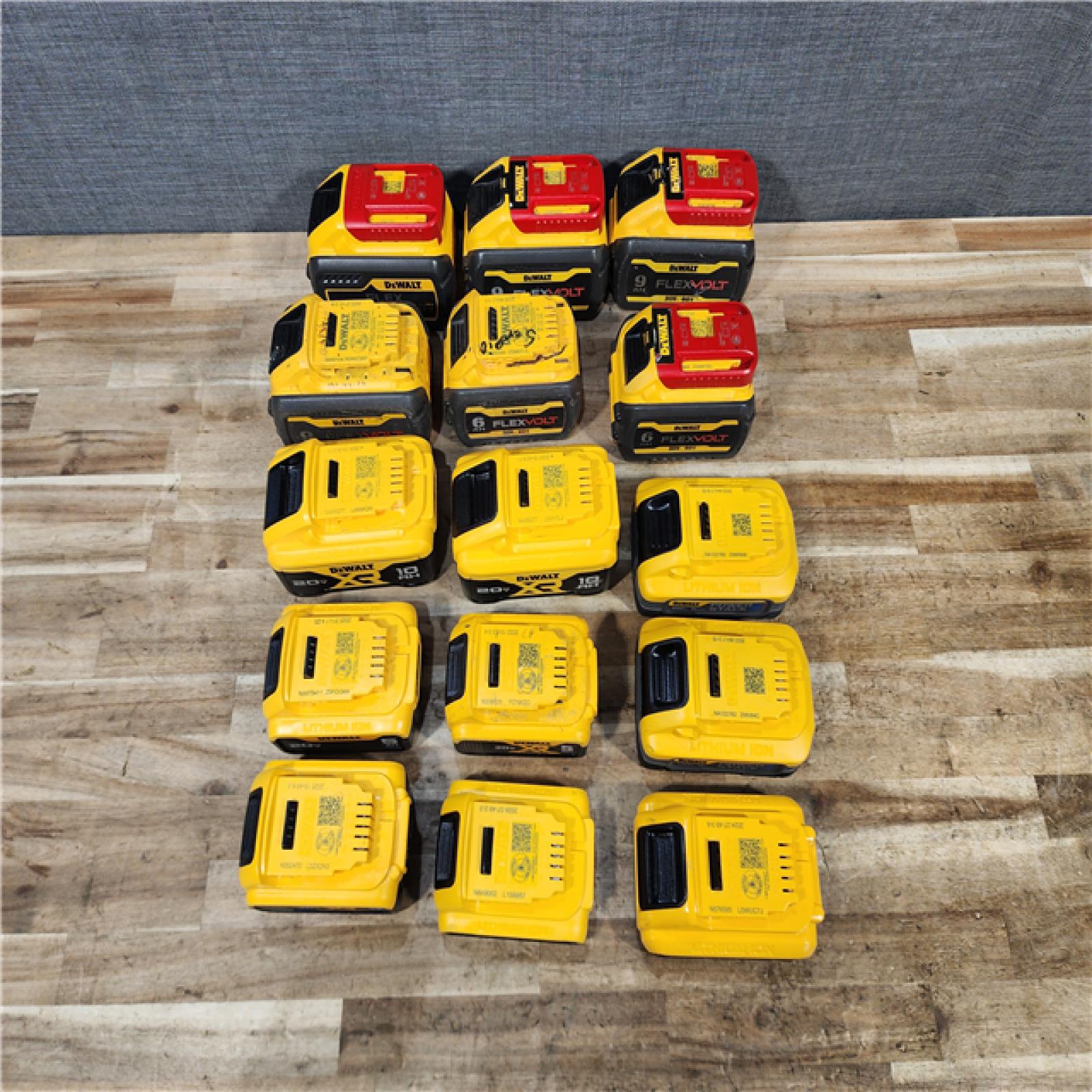 HOUSTON LOCATION - AS - IS DEWALT BATTERY PACK QTY - 15