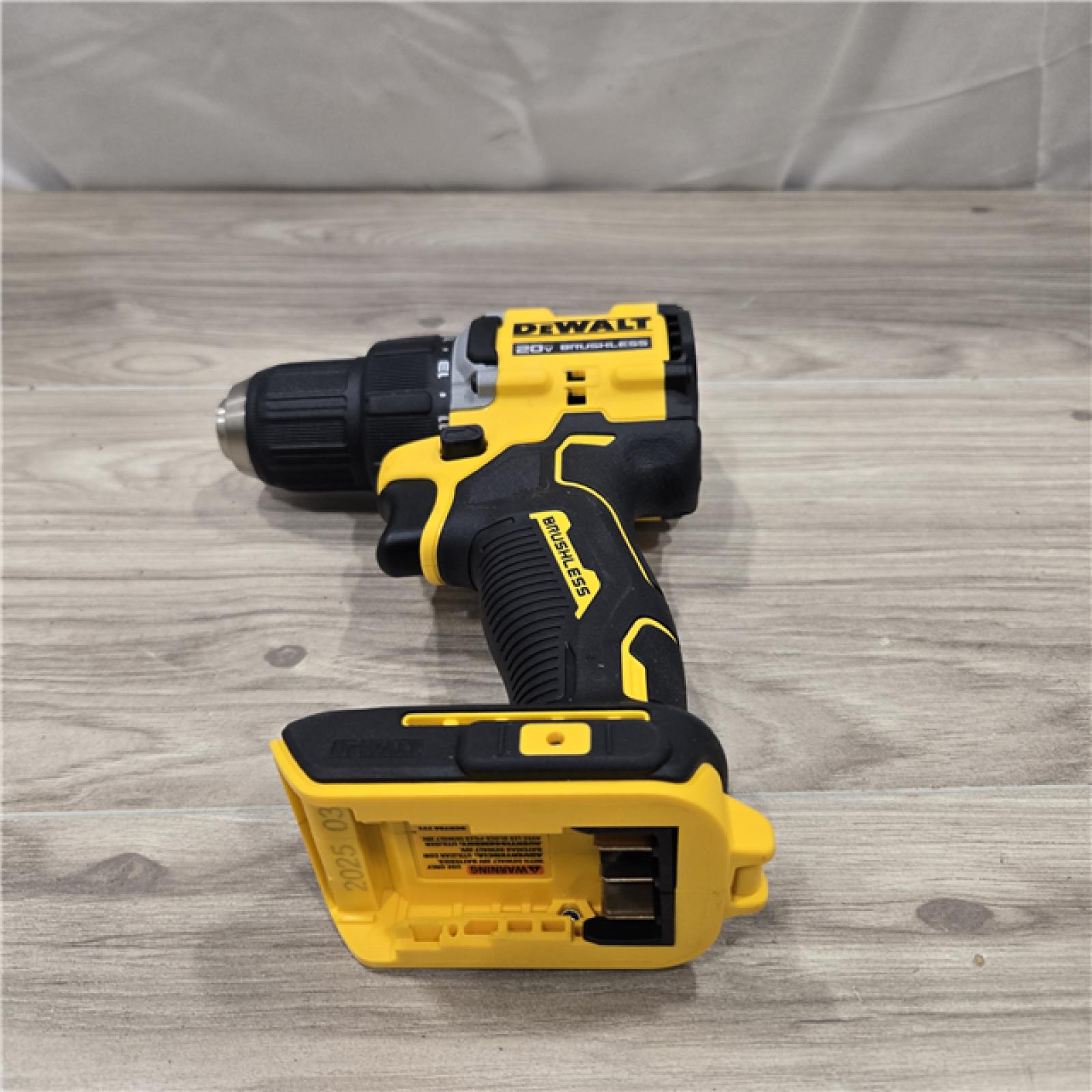 AS-IS DEWALT ATOMIC COMPACT SERIES 20V MAX* Cordless 1/2 Drill/Driver Kit